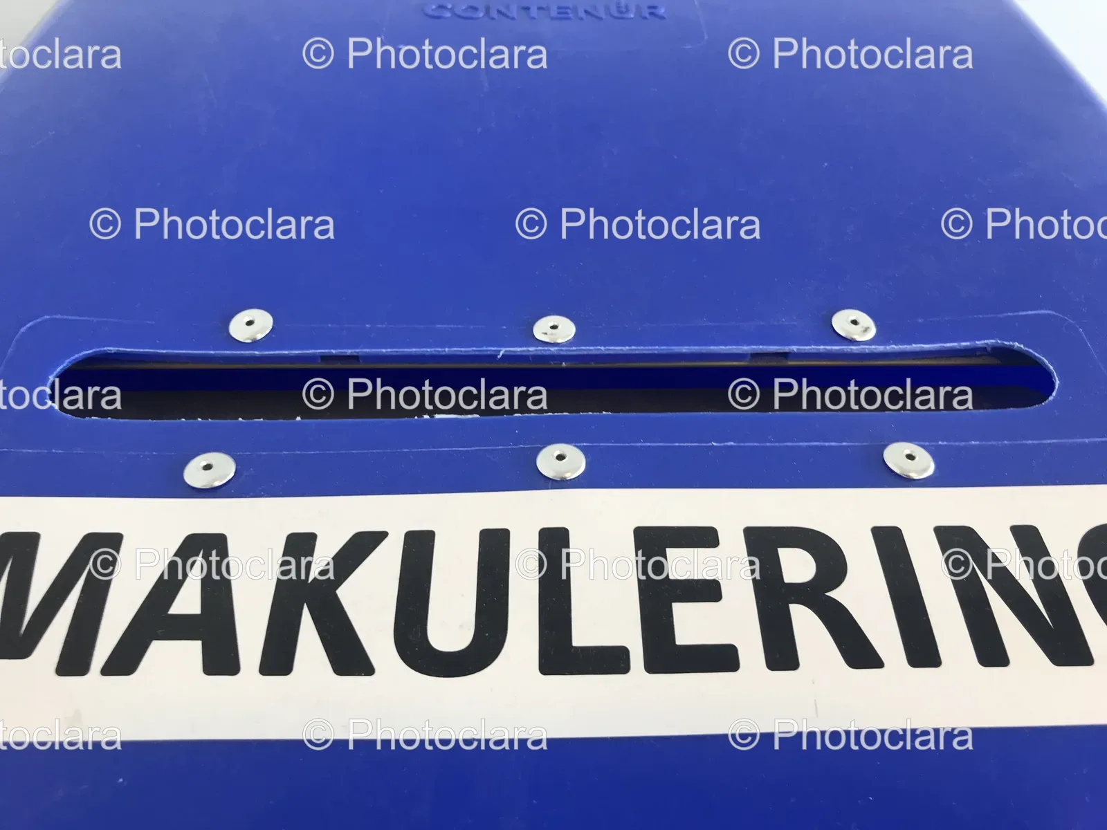 Blue-Contenur-Box-with-Makulerin-Sign.jpg