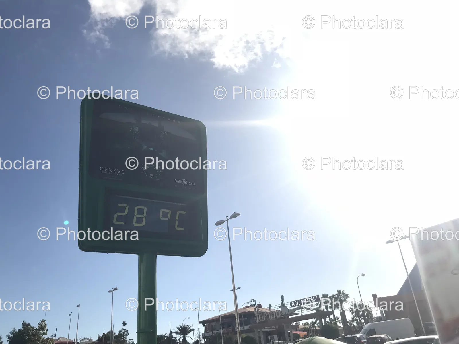Digital-Thermometer-On-A-Pole.jpg