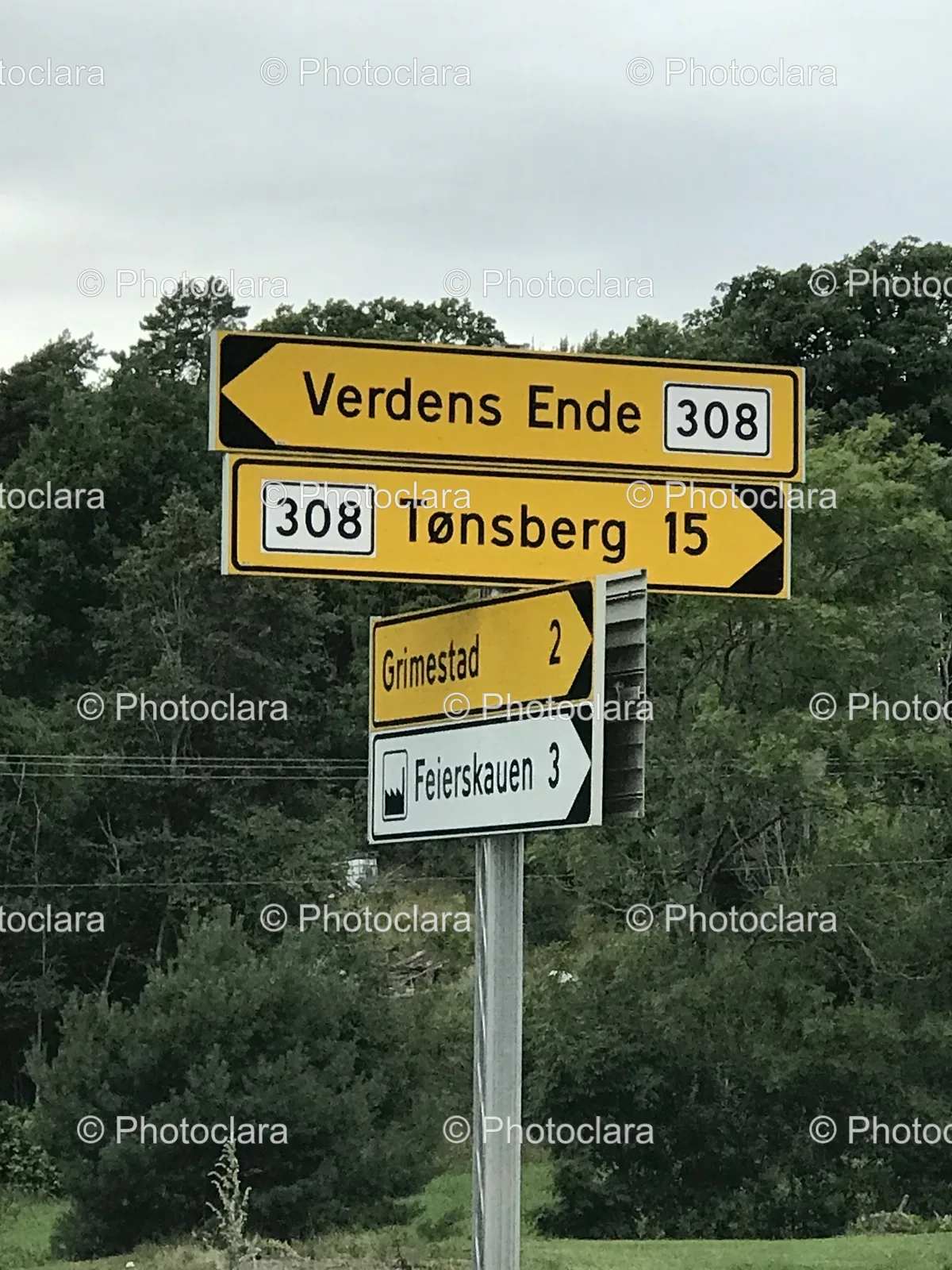 Directional-Street-Signs-at-Verdens-Ende.jpg