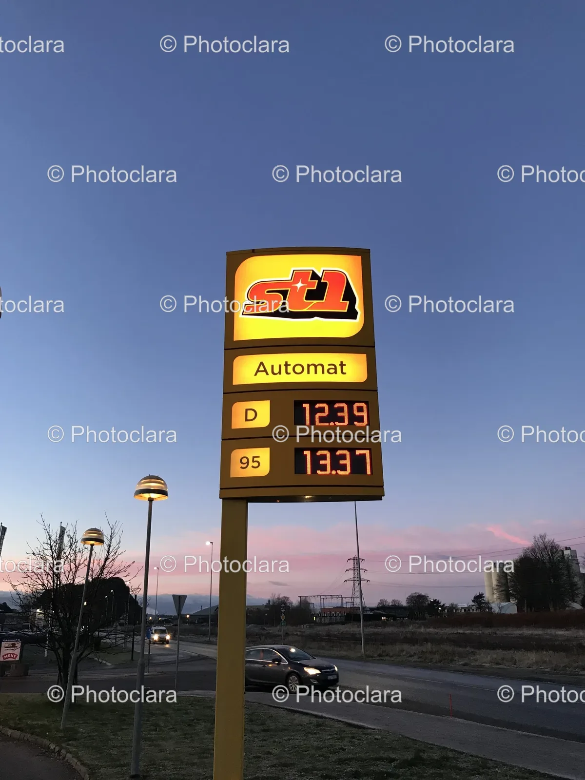 Roadside-Sign-Near-Trees-and-Cars.jpg