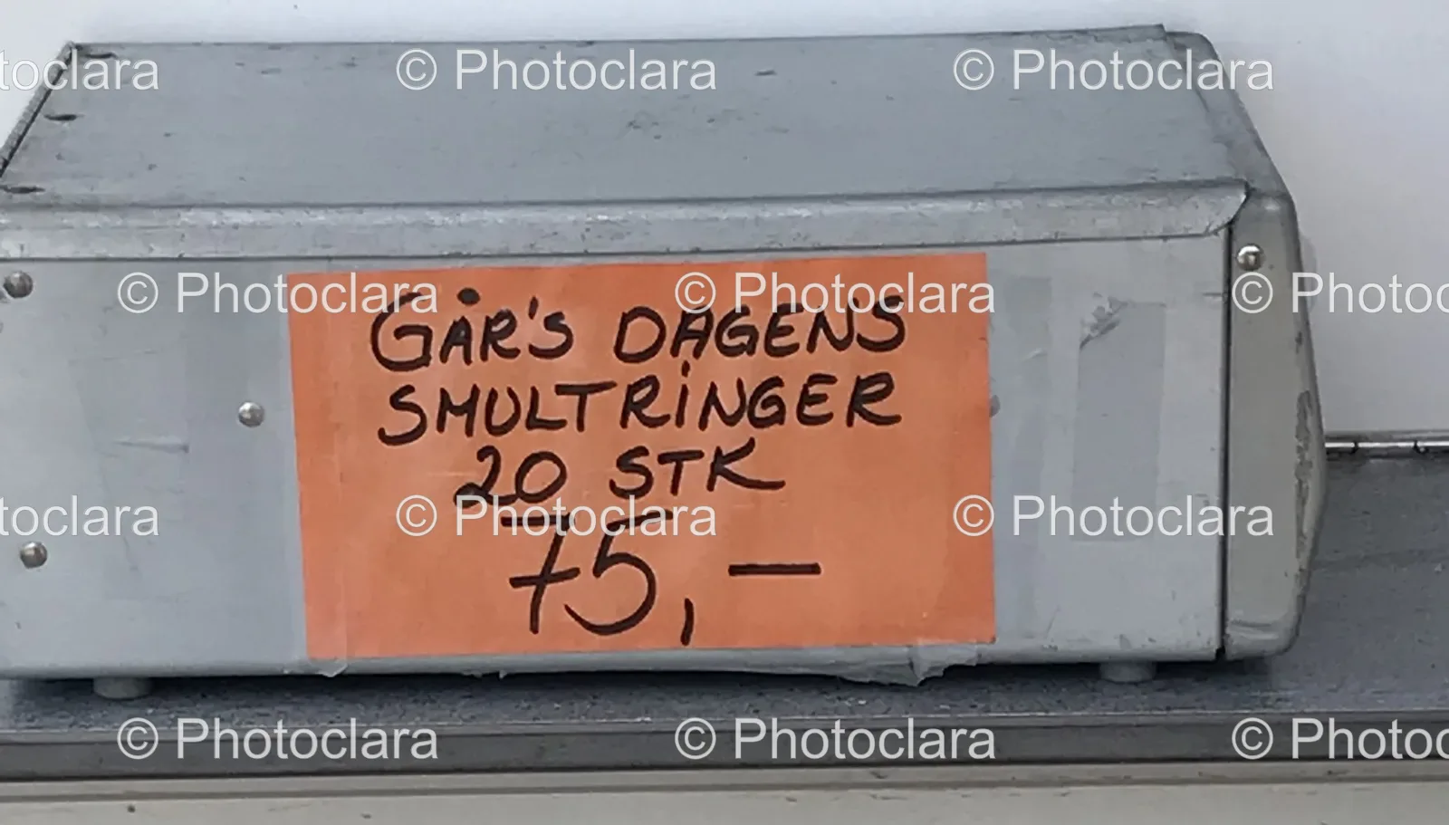 Sign-Handwritten-Black-Text-20-Smultringer-Outdoor.jpg
