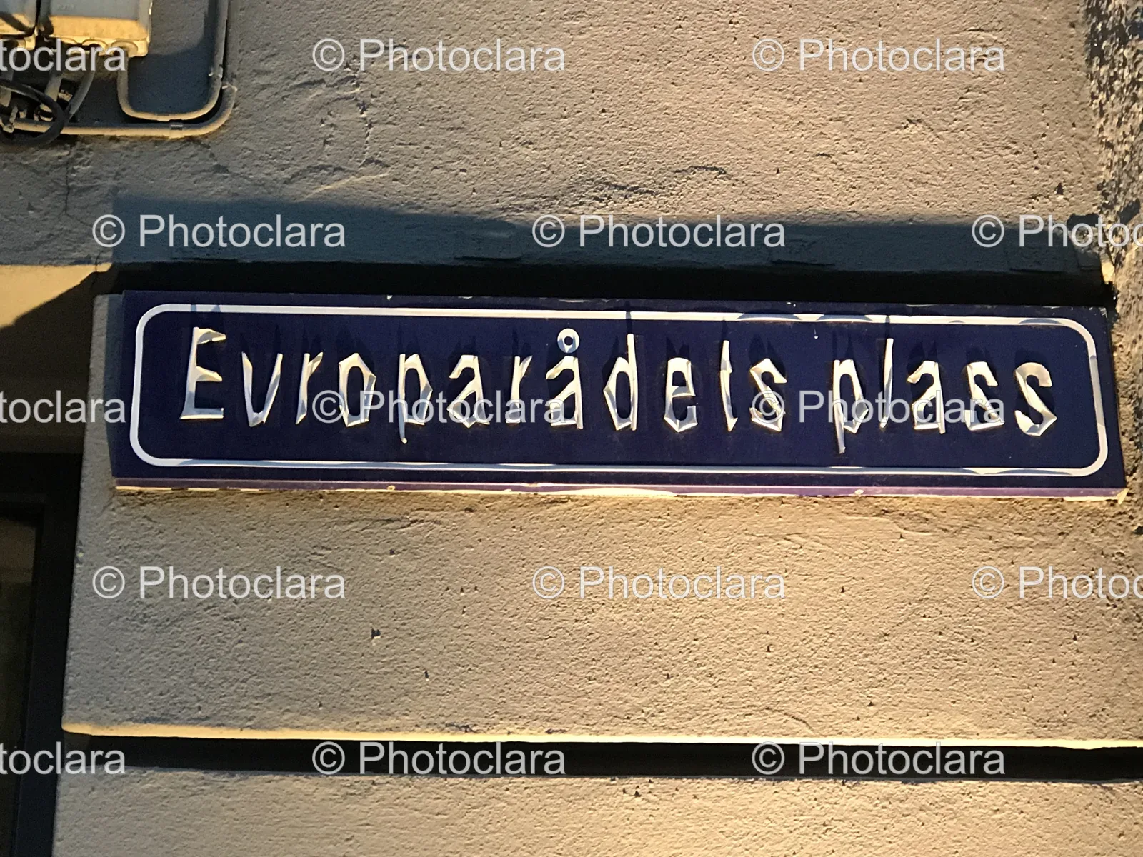 Sign-on-a-Wall-Europaradets-Plass.jpg