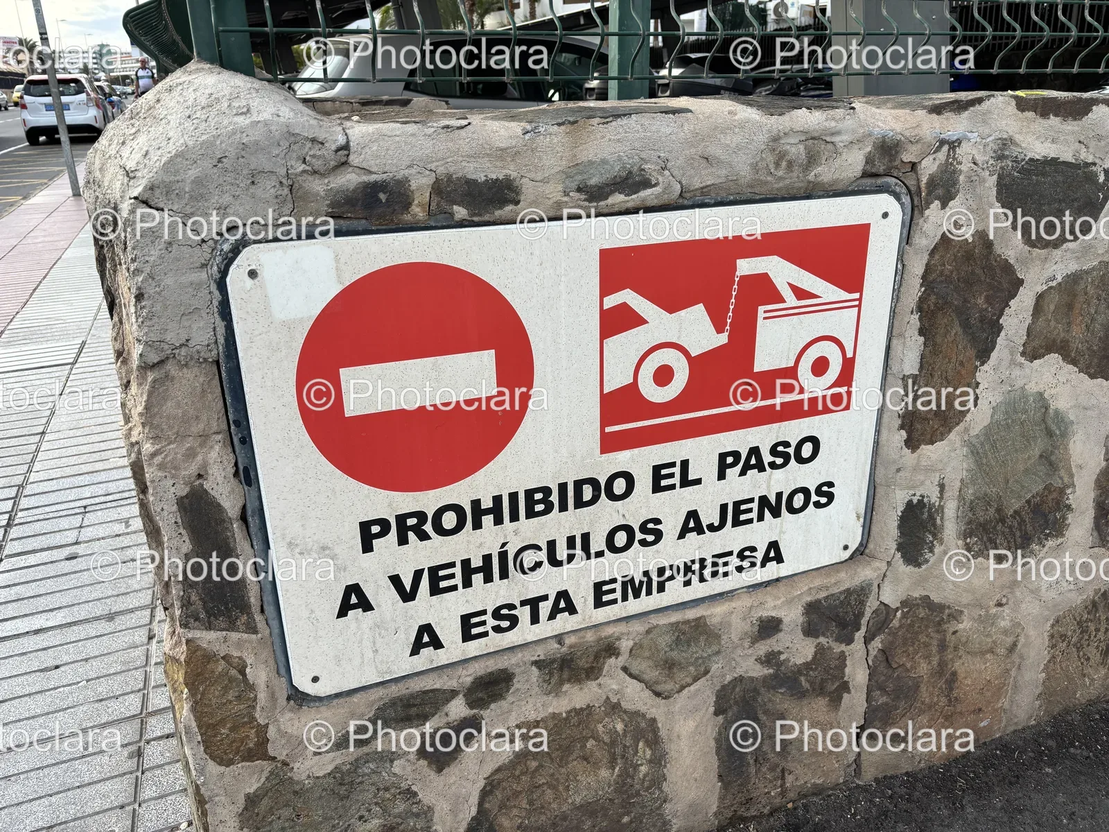 Spanish-Prohibited-Sign-Stone-Wall.jpg