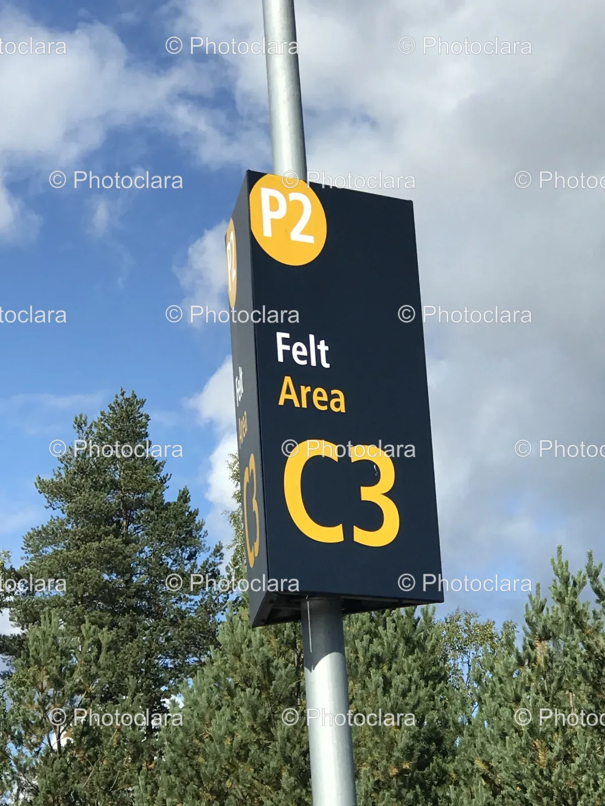 Street-Pole-Sign-Reading-P2-Felt-Area-C3.jpg