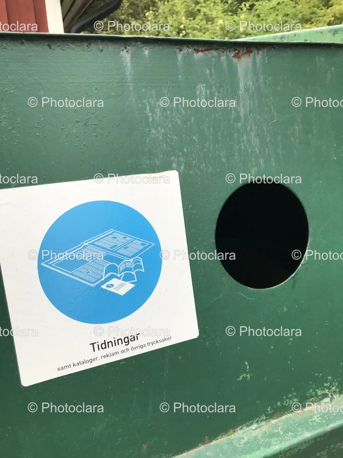 textual-sign-green-surface-Tidningar.jpg