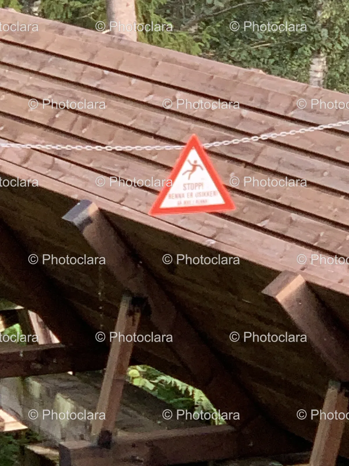 Warning-Sign-on-Roof.jpg