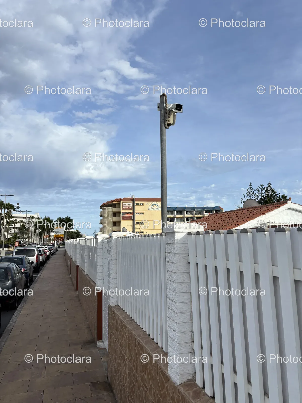 White-Fence-with-Signage-in-Orlando.jpg