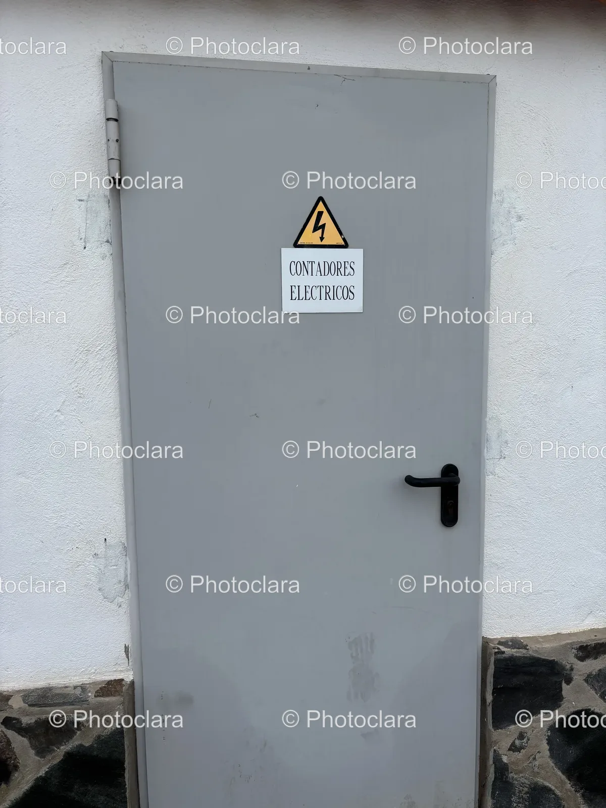 grey-door-electrical-utility-sign.jpg