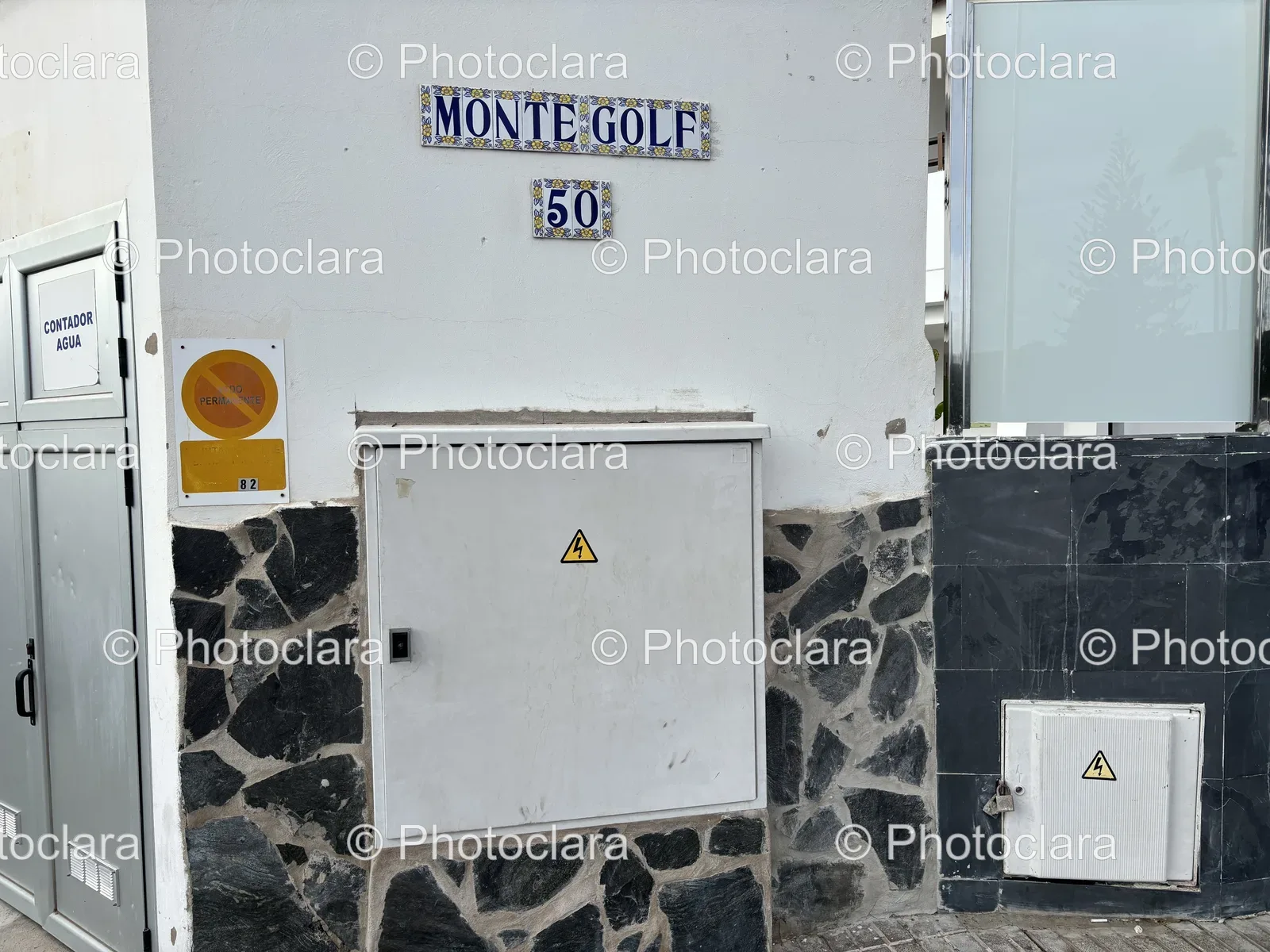 Monte-Golf-Signage-Against-White-Wall.jpg