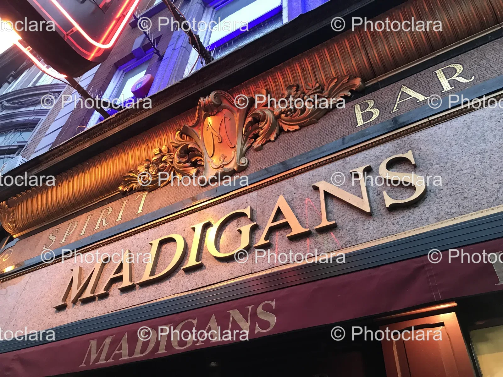 MADIGANS-Bar-Spirit-Sign.jpg