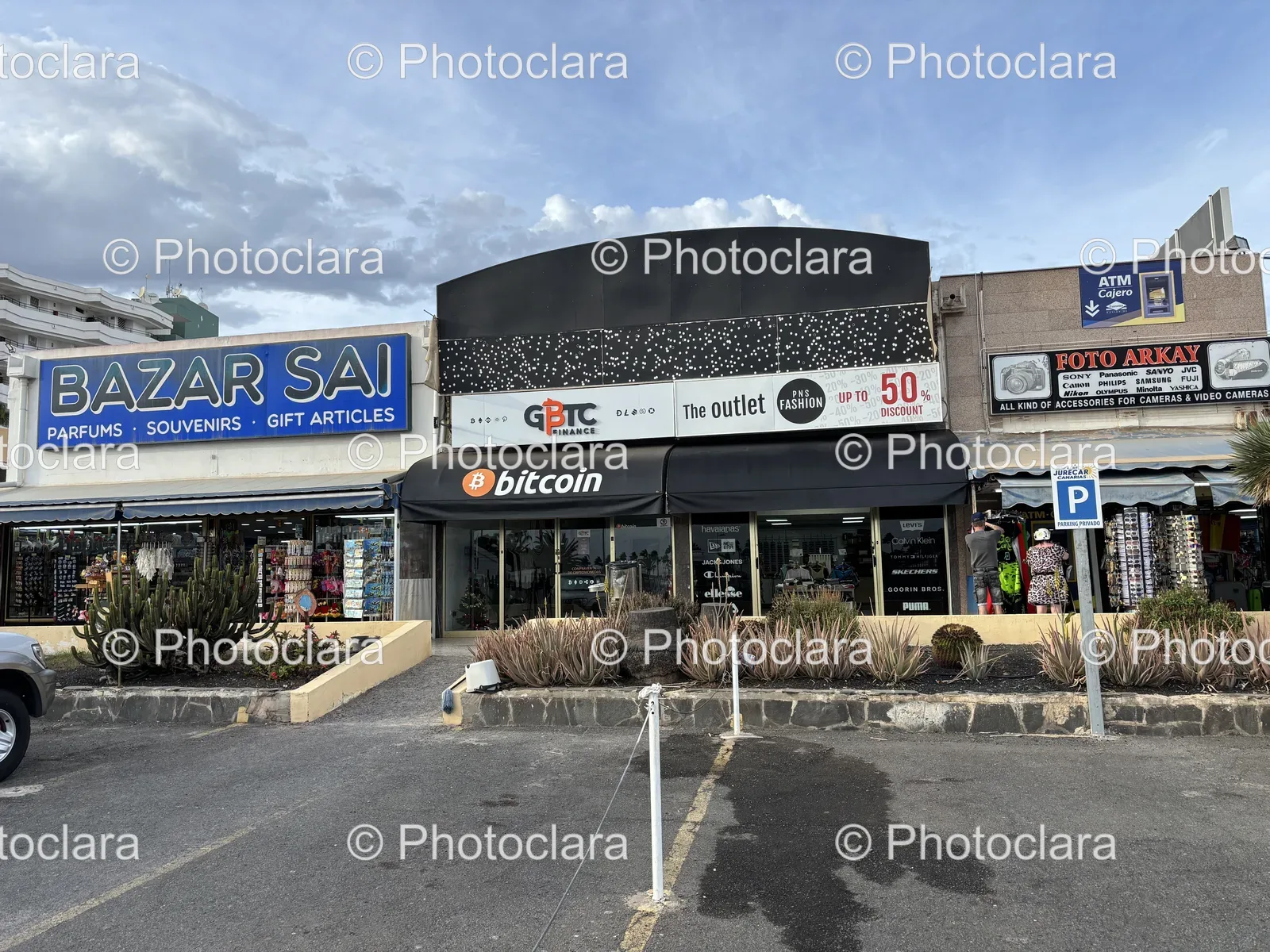 Eclectic-Storefront-with-Diverse-Signage.jpg