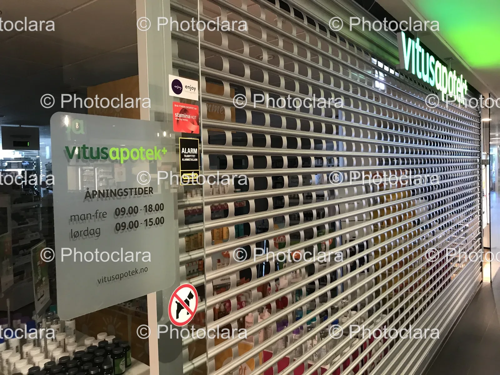 Modern-Storefront-with-Signage.jpg