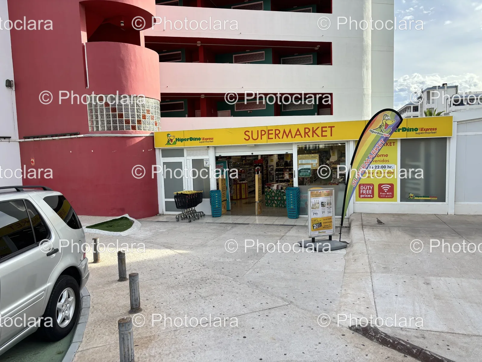quaint-storefront-hiperdino-supermarket.jpg