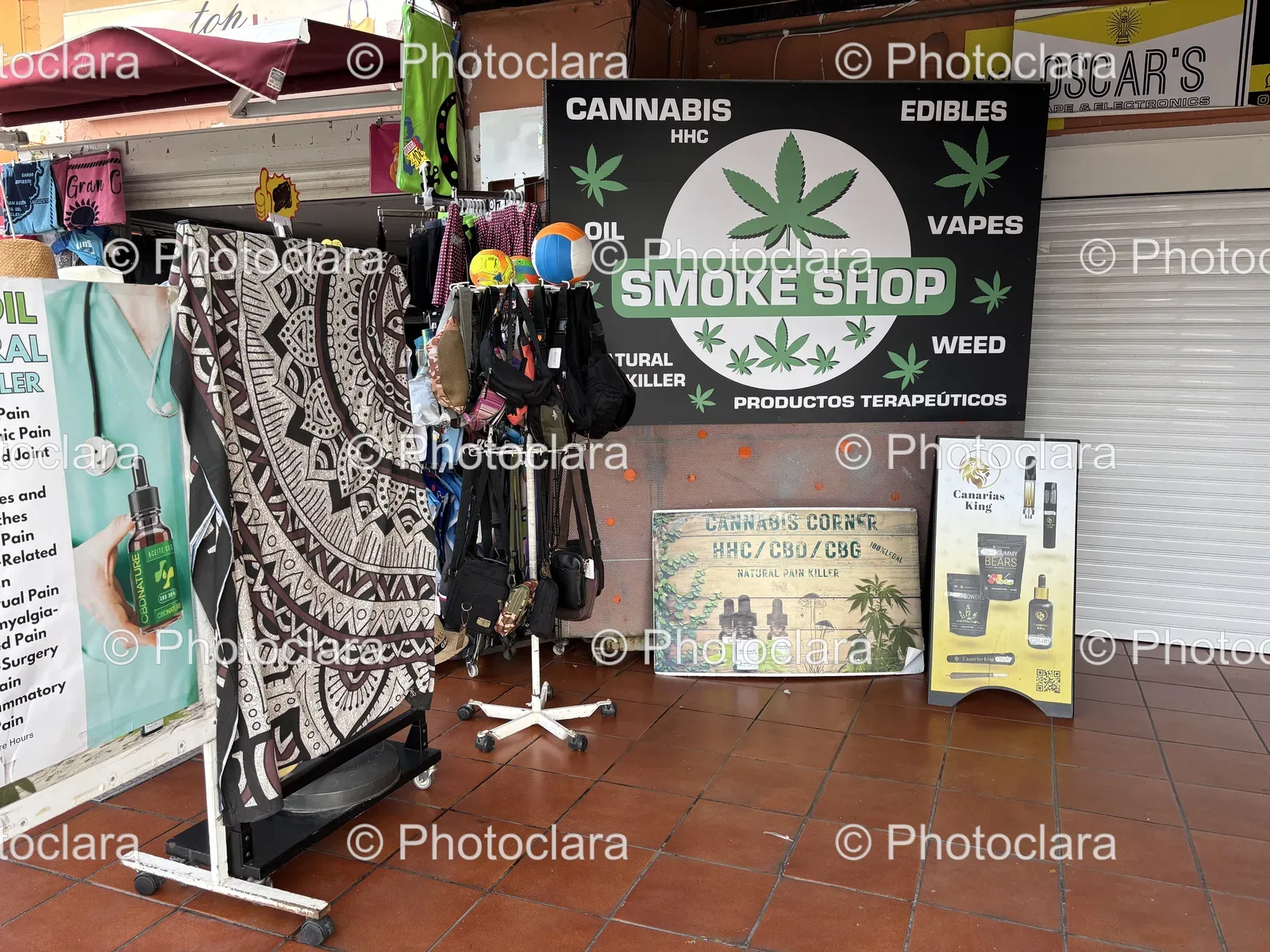 Retail-Storefront-with-Diverse-Signage.jpg