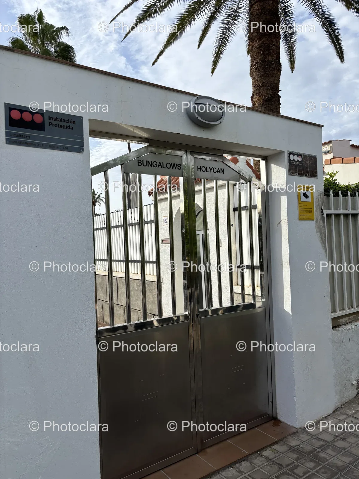metal-gate-security-sign.jpg