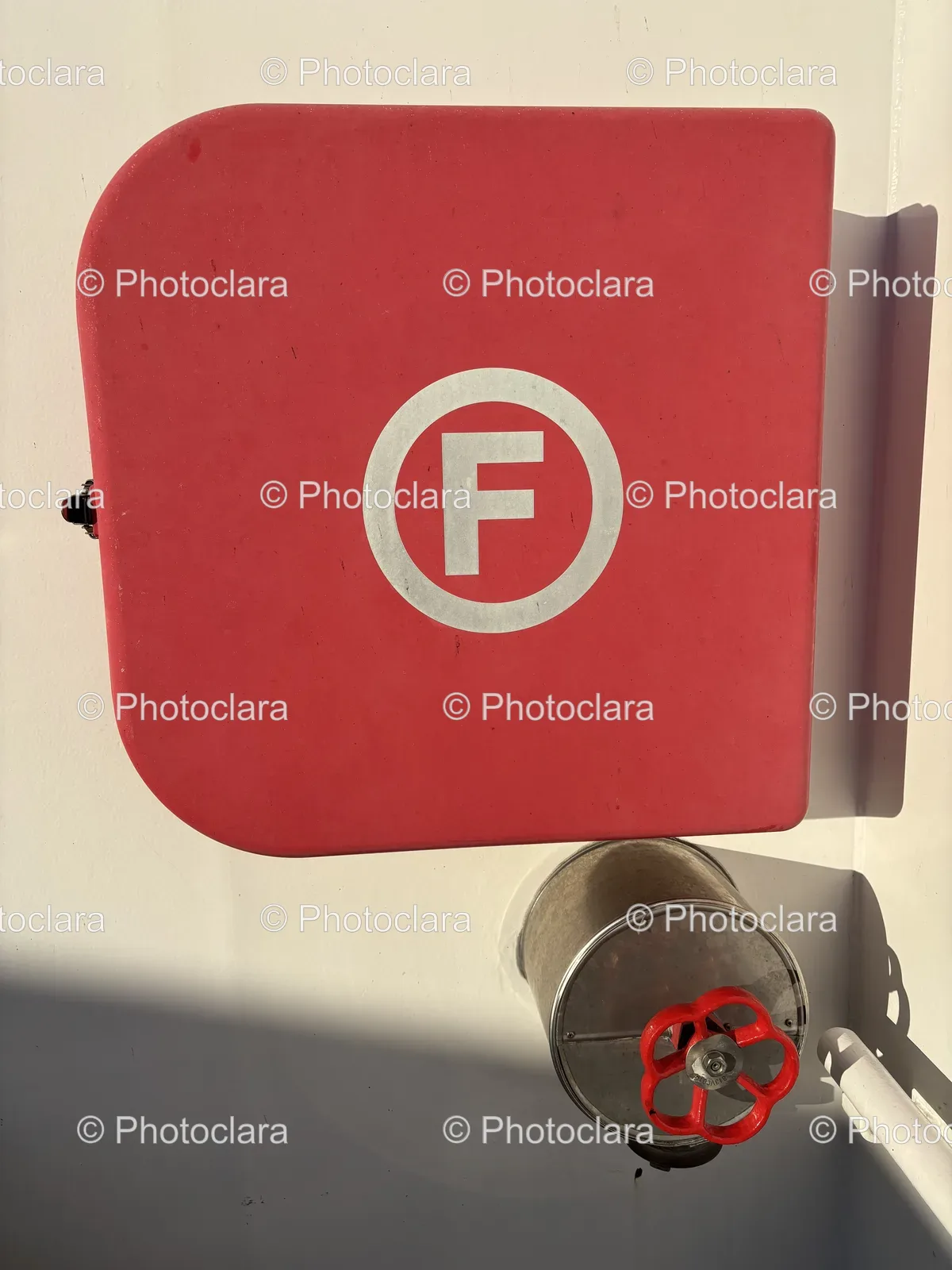 Red-Box-White-Letter-F.jpg