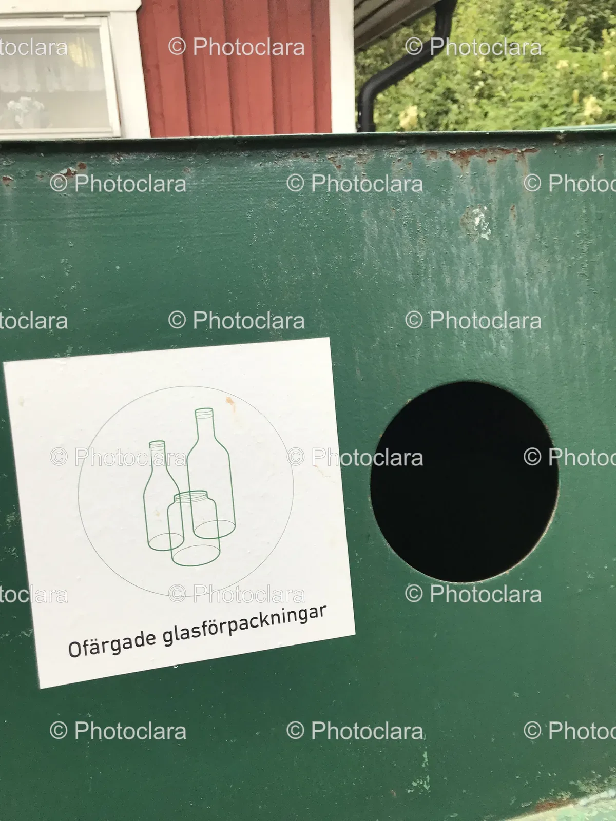 Sign-on-Green-Metal-Container-for-Uncolored-Glass-Packaging.jpg