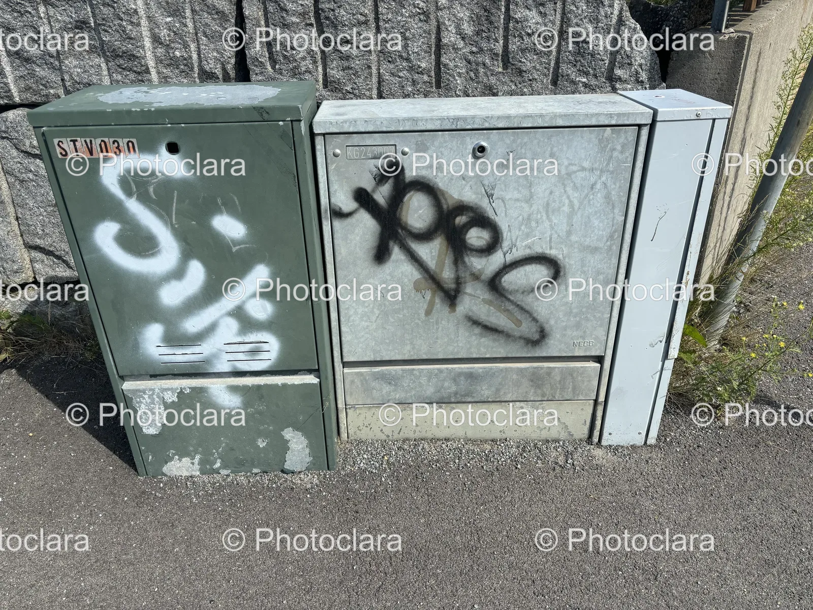 Graffiti-Covered-Metal-Boxes.jpg