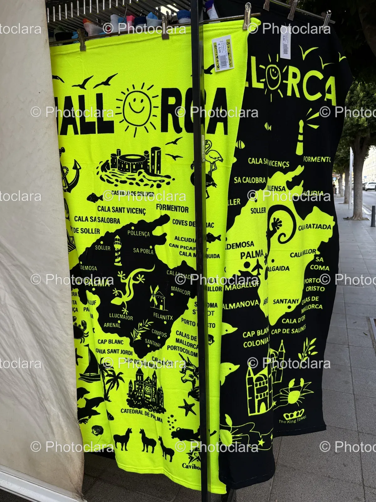 Vibrant-Urban-Graffiti-Yellow-Black.jpg