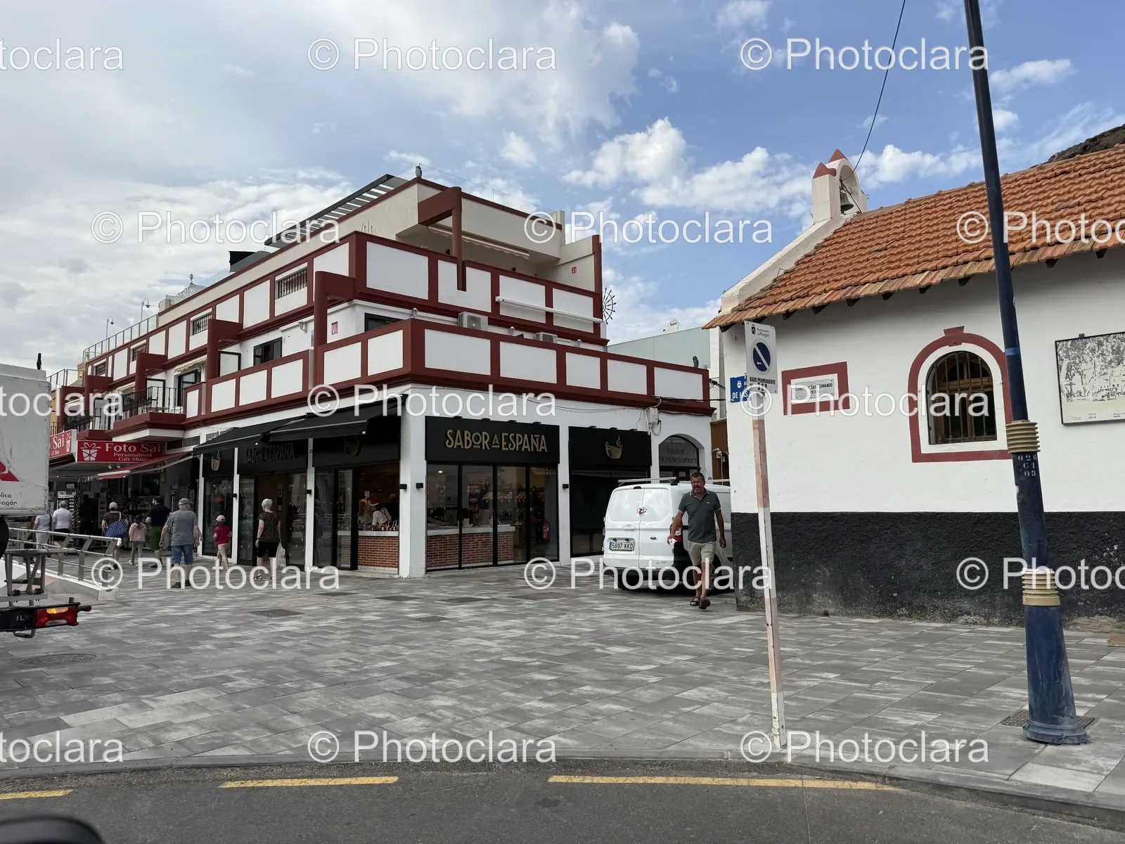 Bustling-Urban-Street.jpg