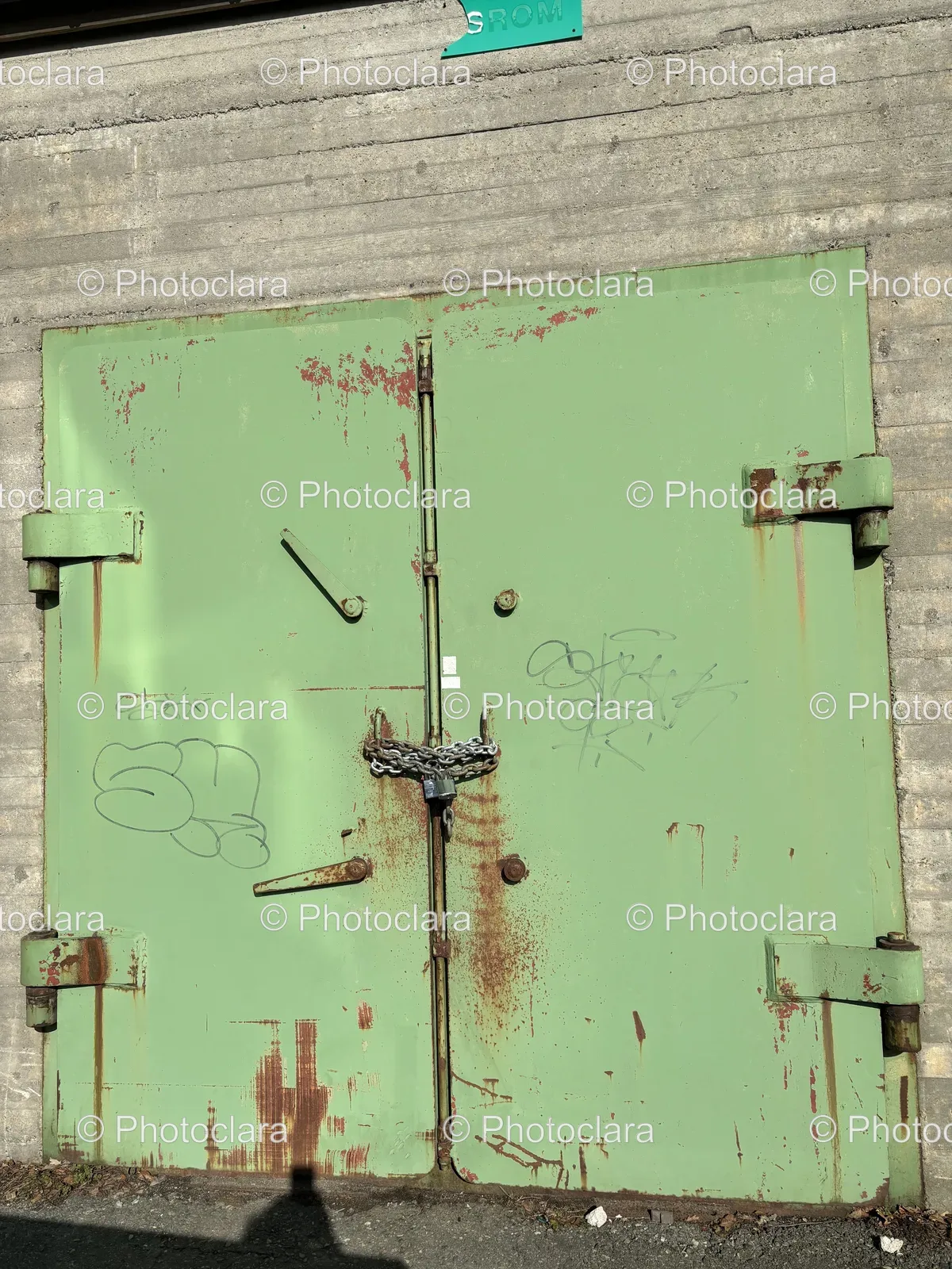Green-Metal-Door-Chain-SROM.jpg