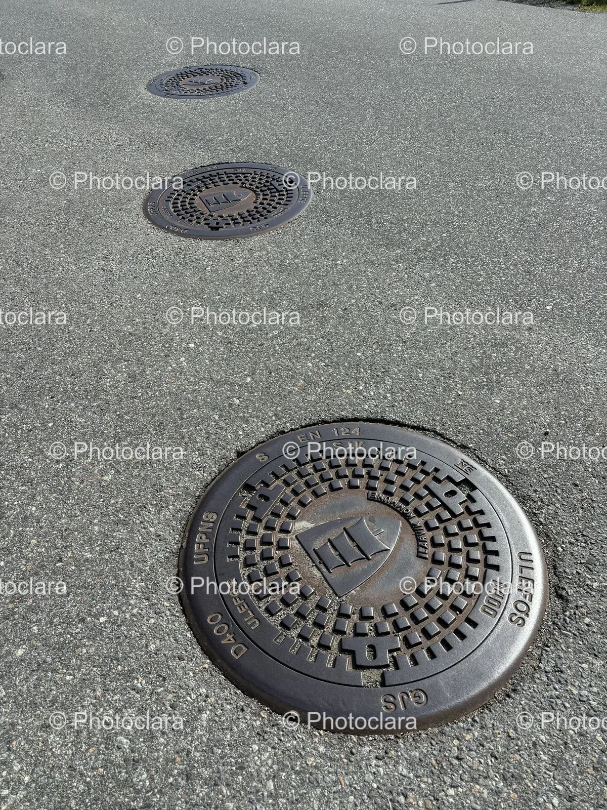 manhole-cover-serial-brand-numbers.jpg