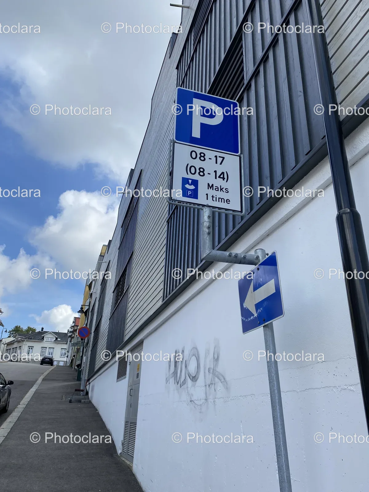 Parking-Sign-on-a-Pole.jpg