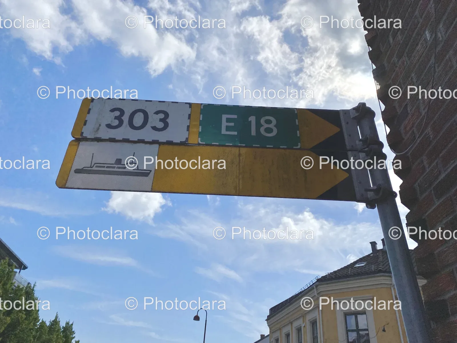 street-sign-303-E-18.jpg