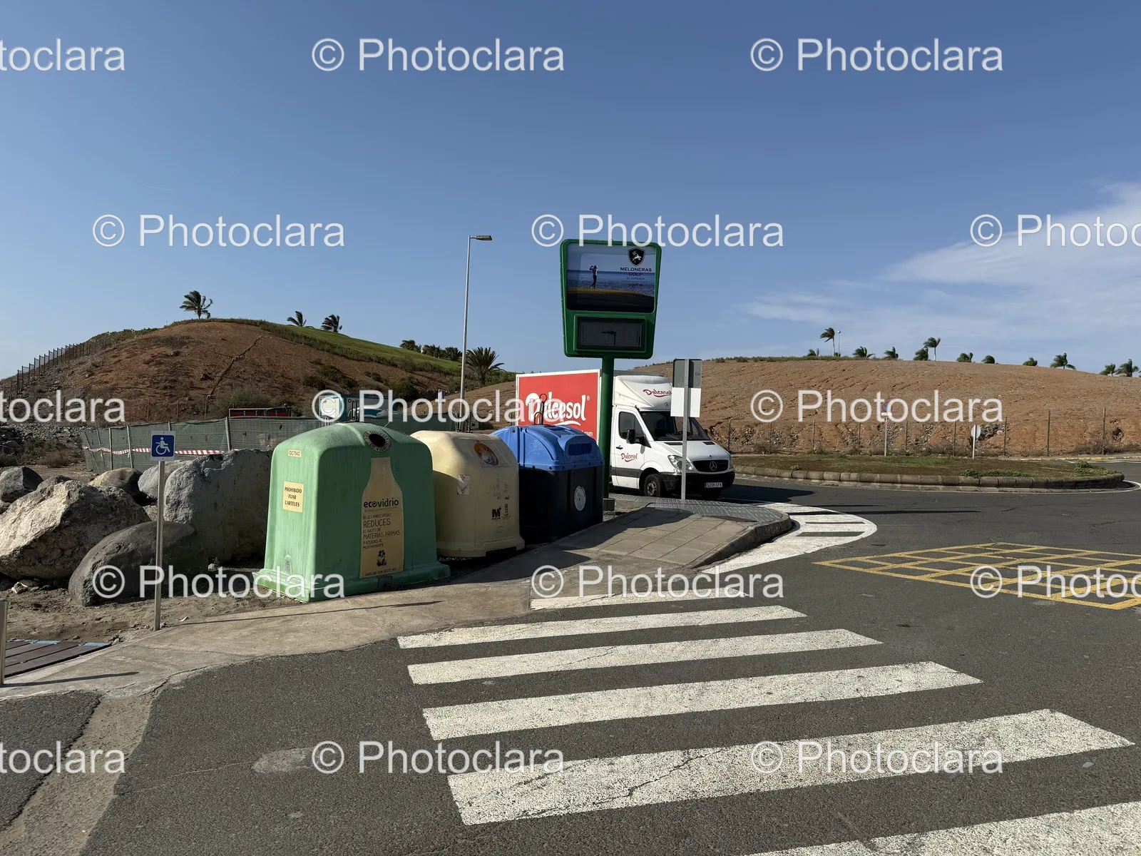 urban-street-sign-trash-cans-Meloneras.jpg