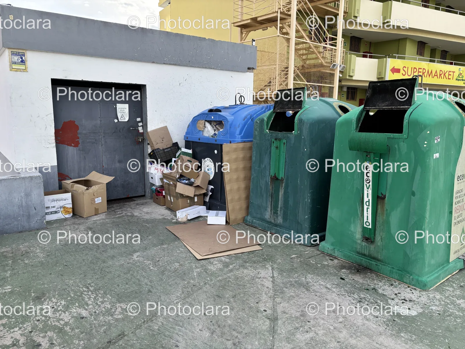 Street-Scene-With-Garbage-Cans.jpg