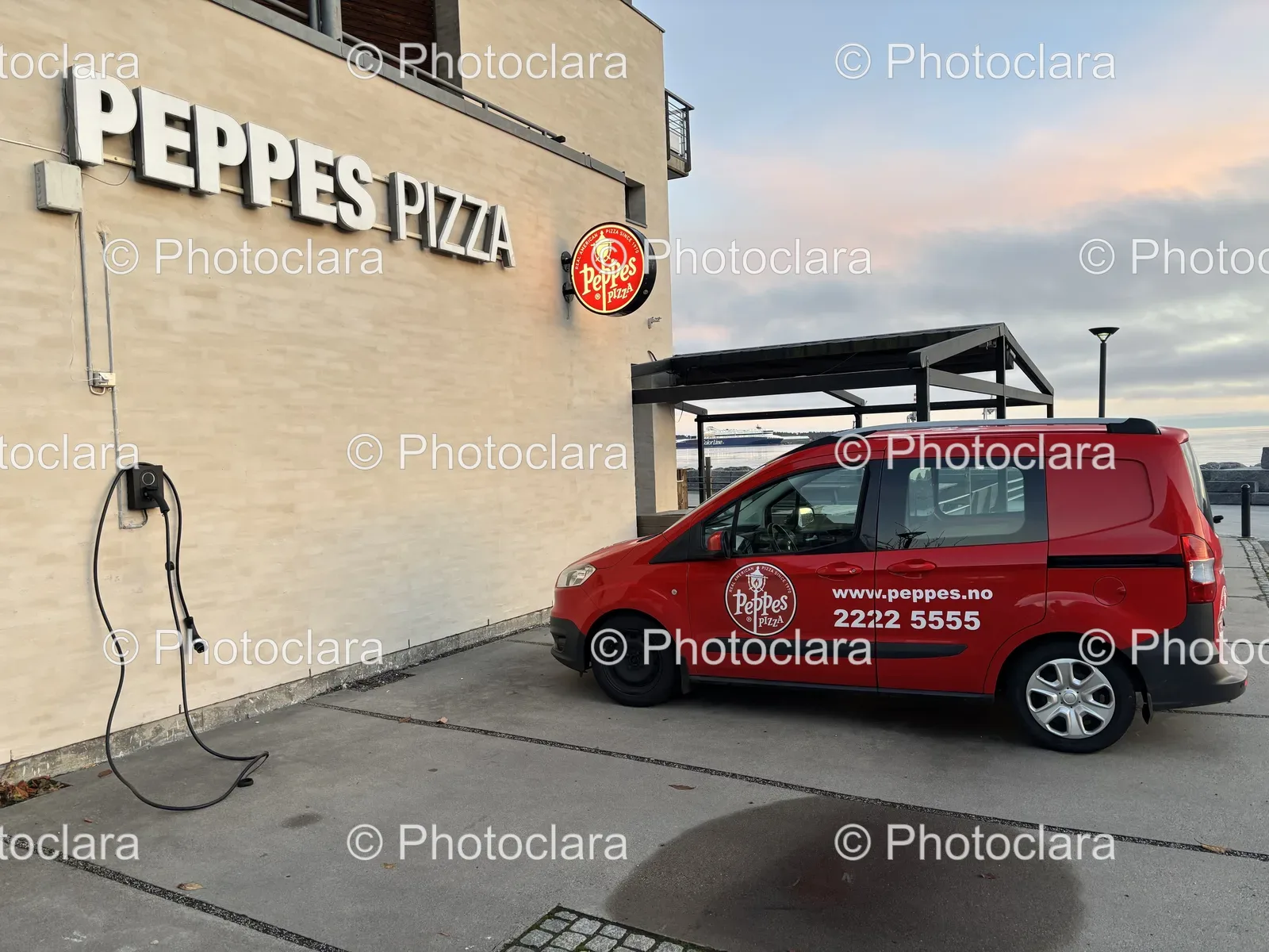 Red-Van-at-Peppes-Pizza.jpg
