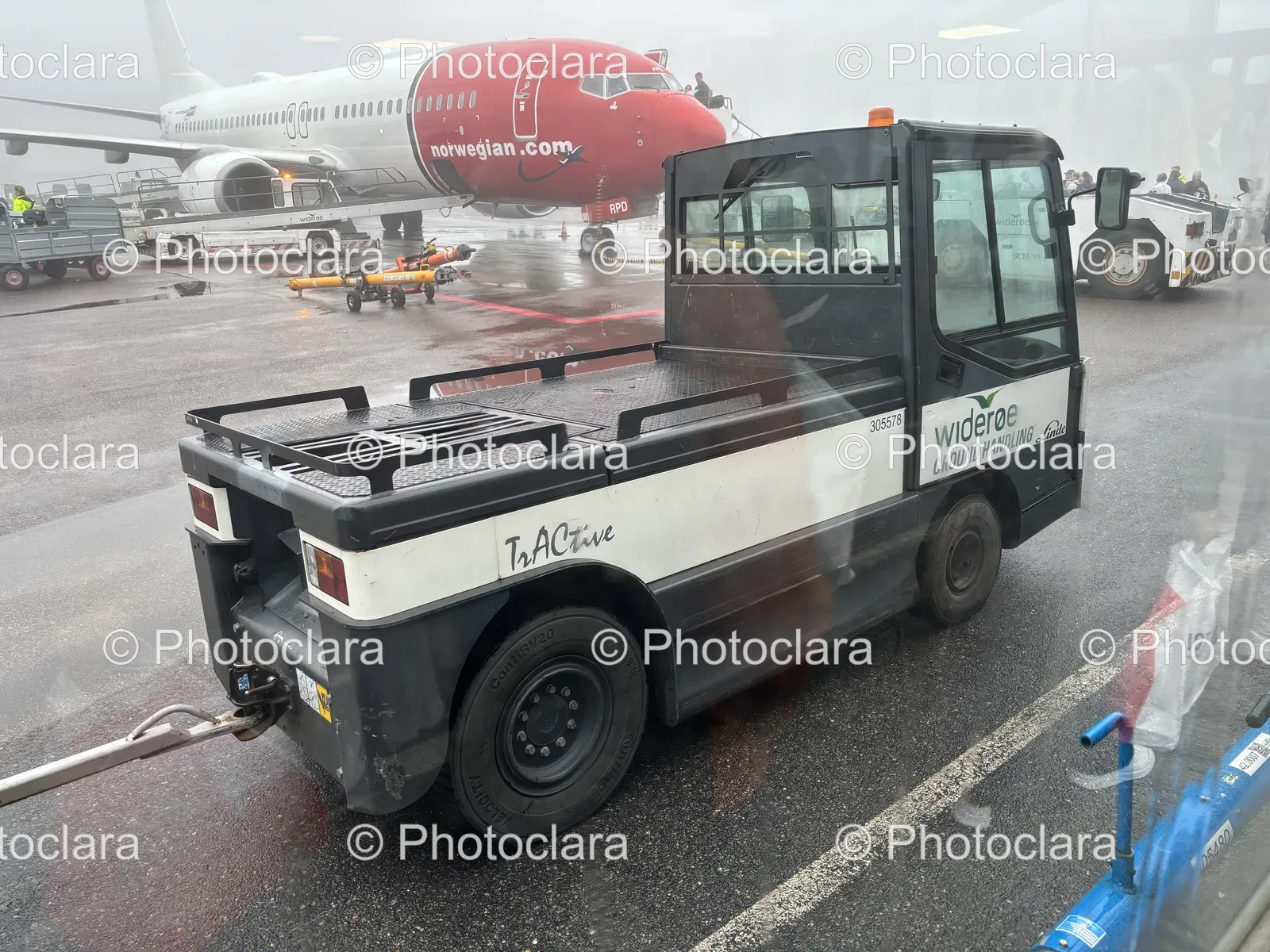 Grounded-Norwegian-Aircraft-Adjacent-to-Airline-Services.jpg