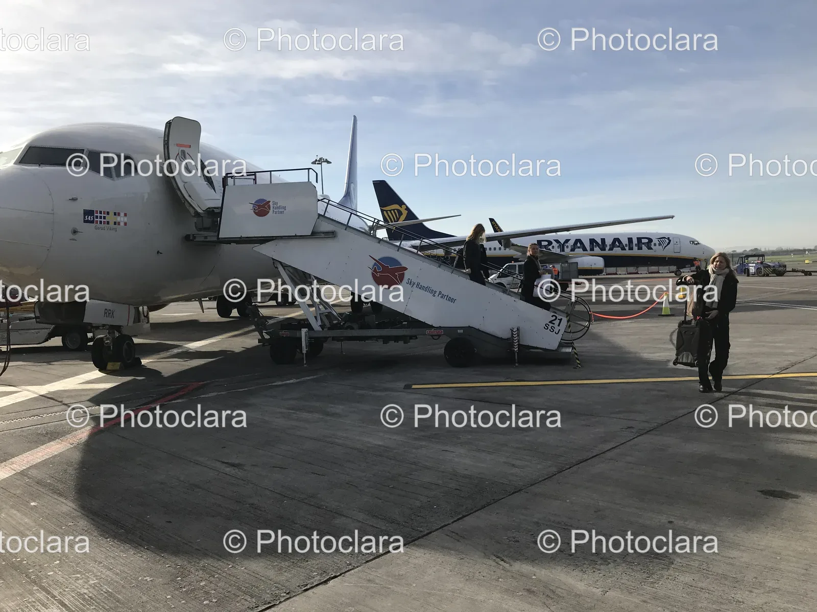 People-Boarding-an-Airplane.jpg