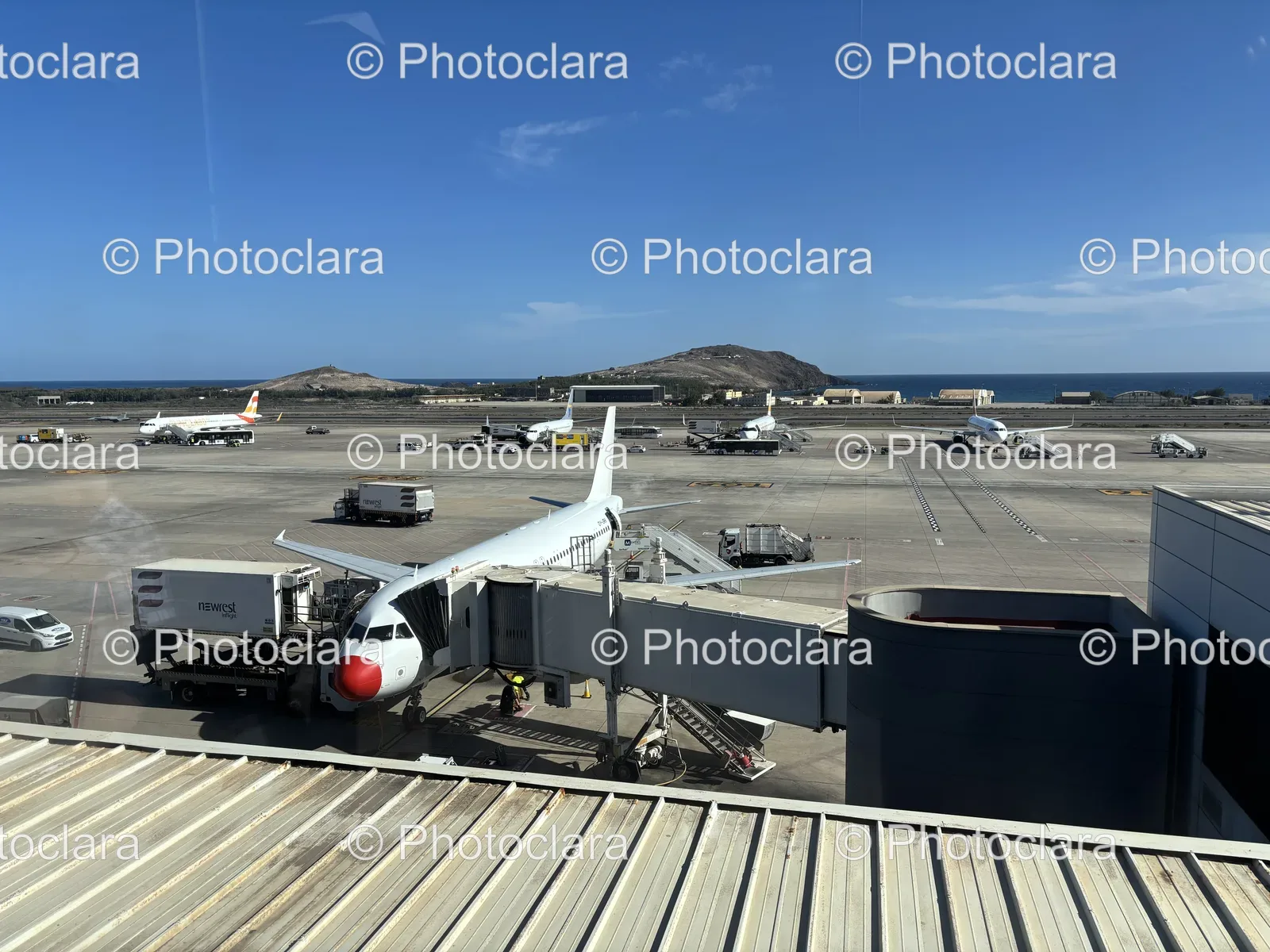 stationary-airplane-at-the-airport.jpg