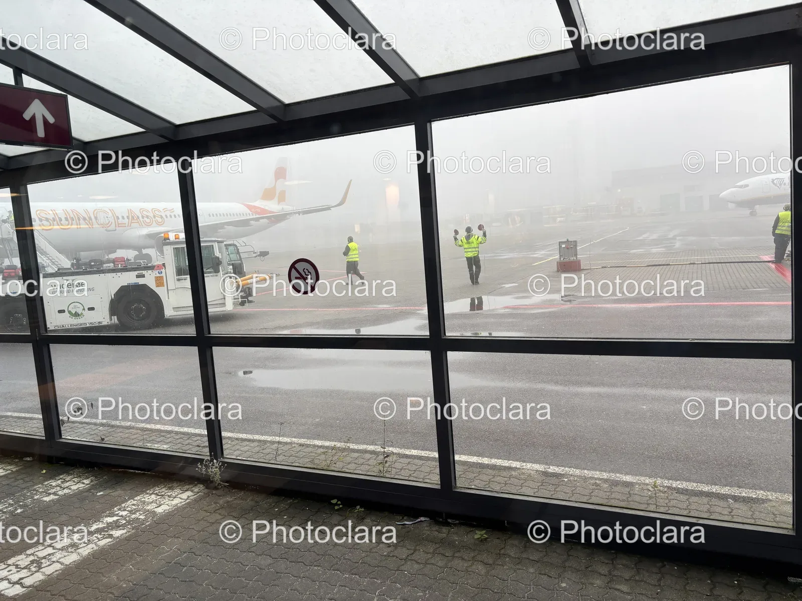 Window-View-Airplanes-Airport.jpg