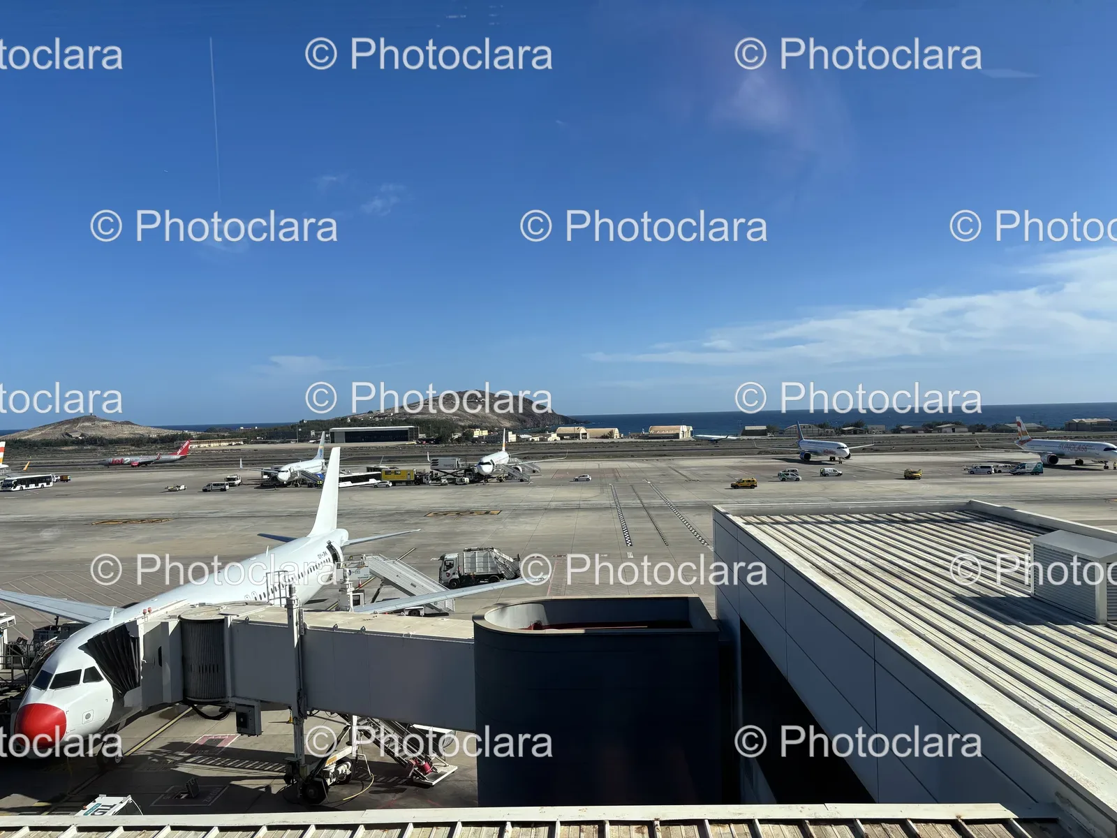 airplanes-on-the-airport-tarmac.jpg