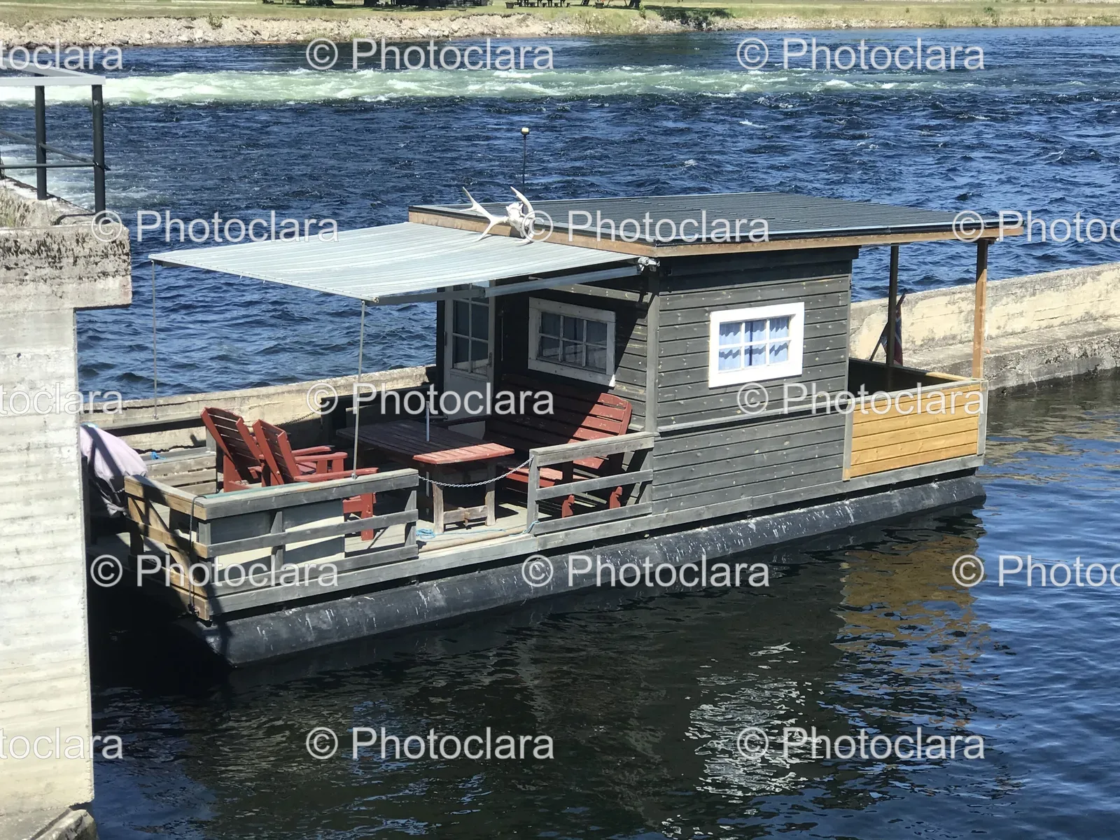 Houseboat-on-a-Calm-Lake.jpg