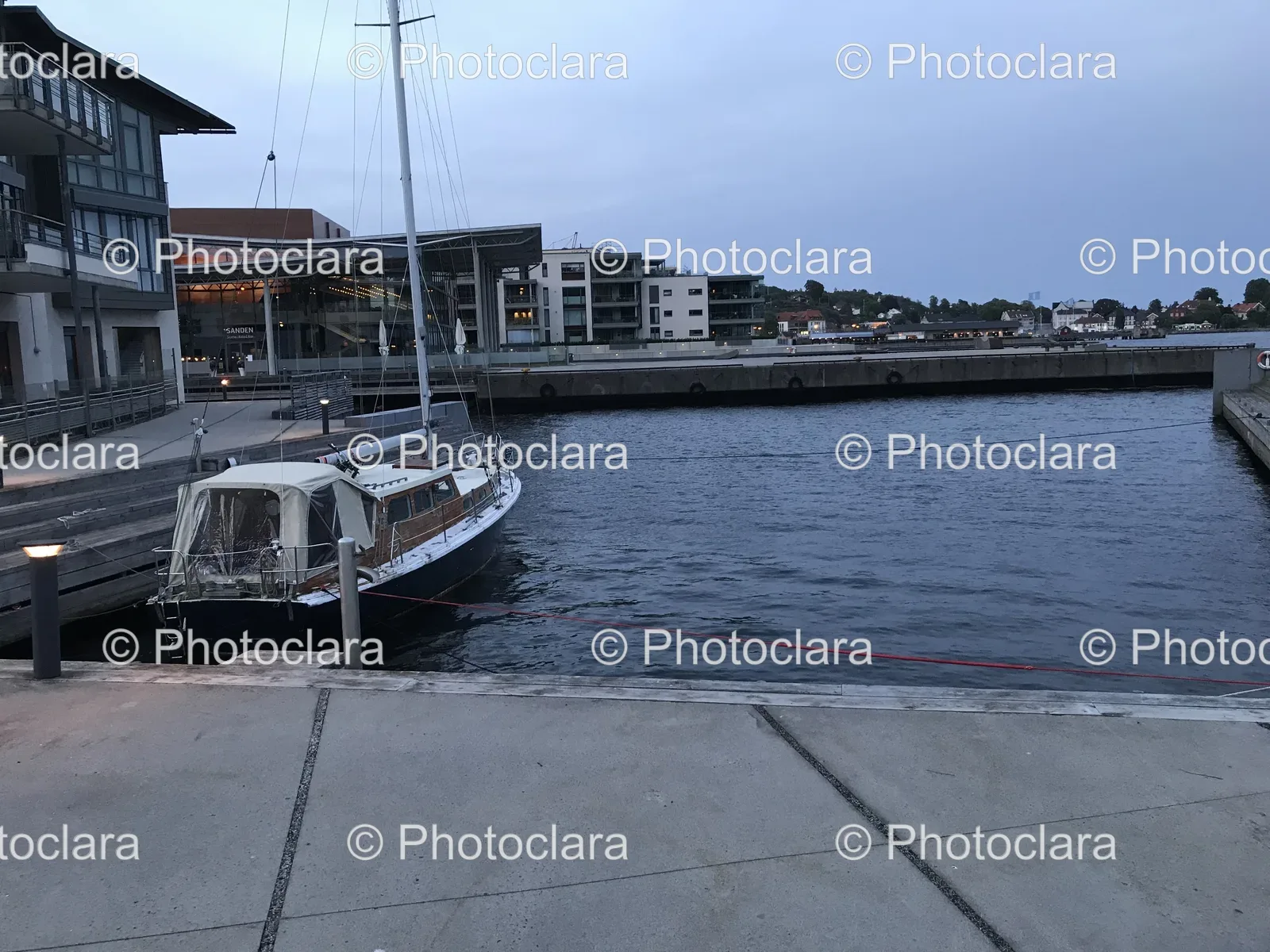 serene-boat-on-water.jpg