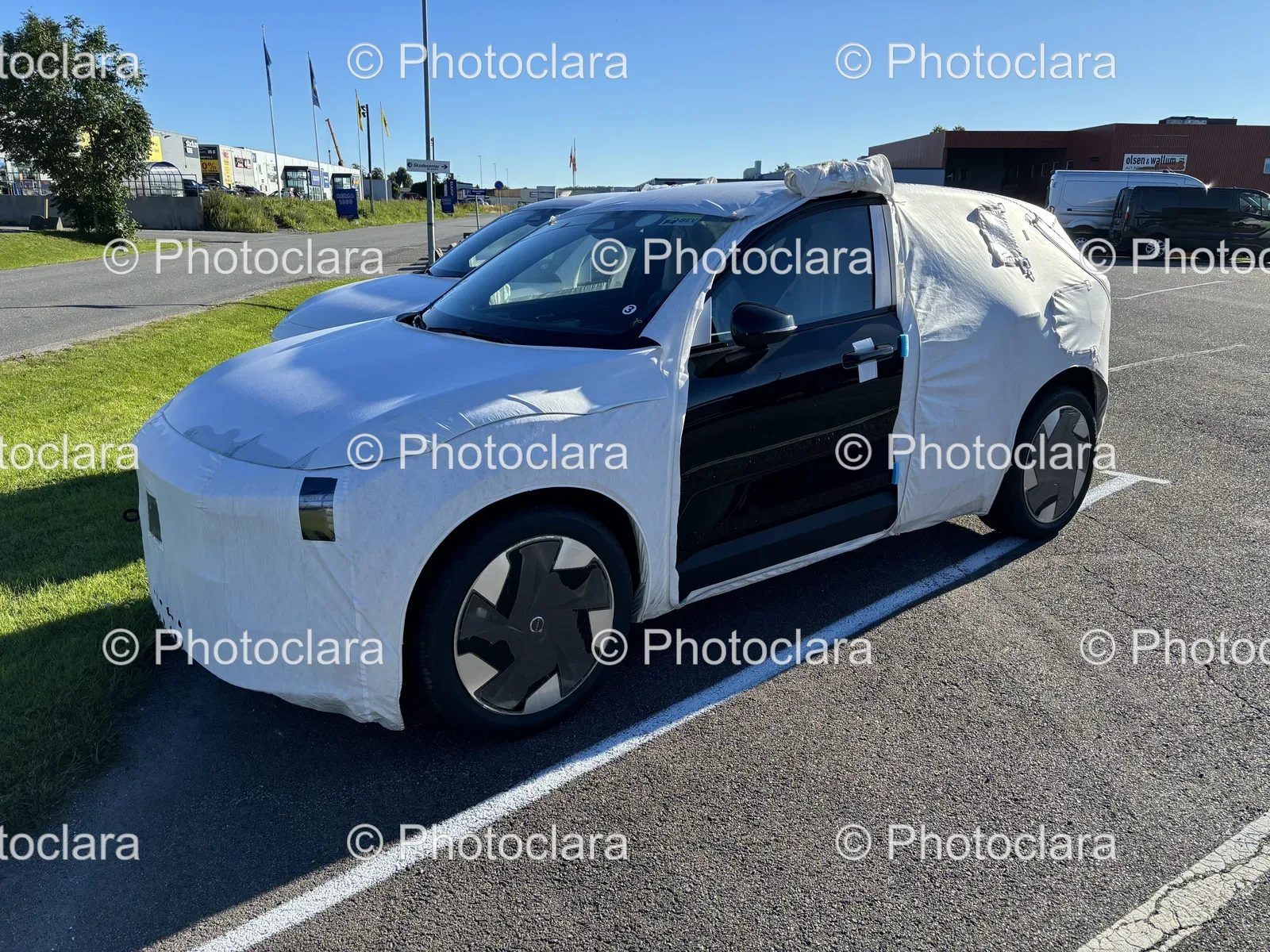 car-covered-in-white-plastic.jpg
