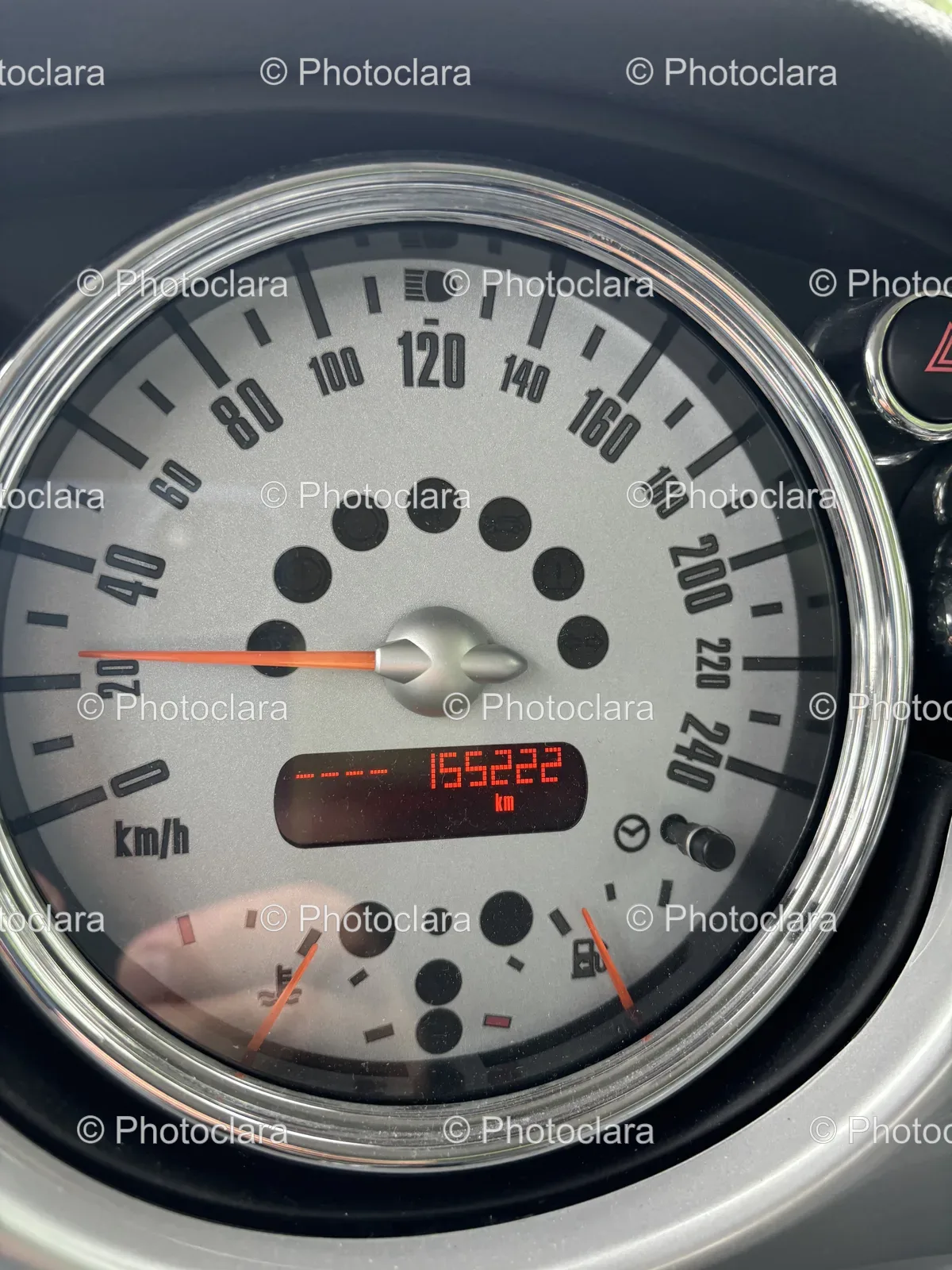 Close-Up-of-Car-Speedometer.jpg