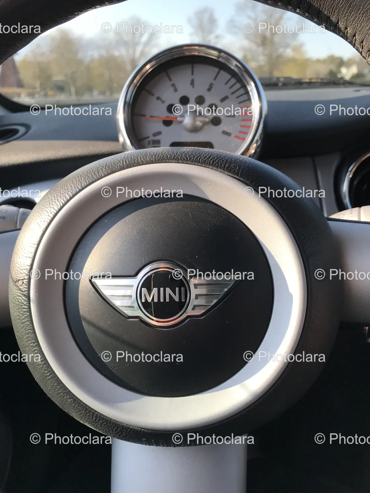 close-up-of-MINI-steering-wheel.jpg