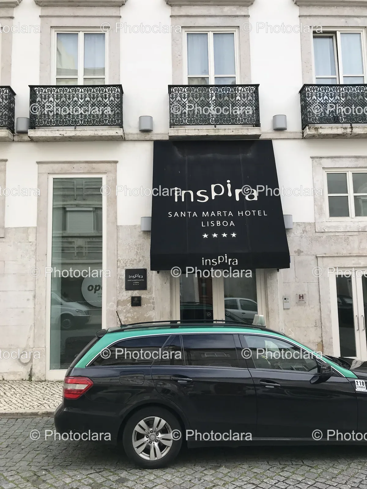 Parked-Car-Outside-Santa-Marta-Hotel.jpg