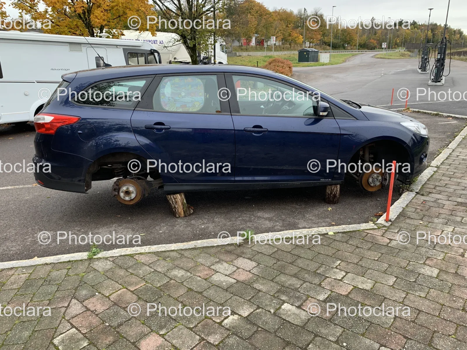 Parked-Car-with-ANGPORT-AS-Advertisement.jpg