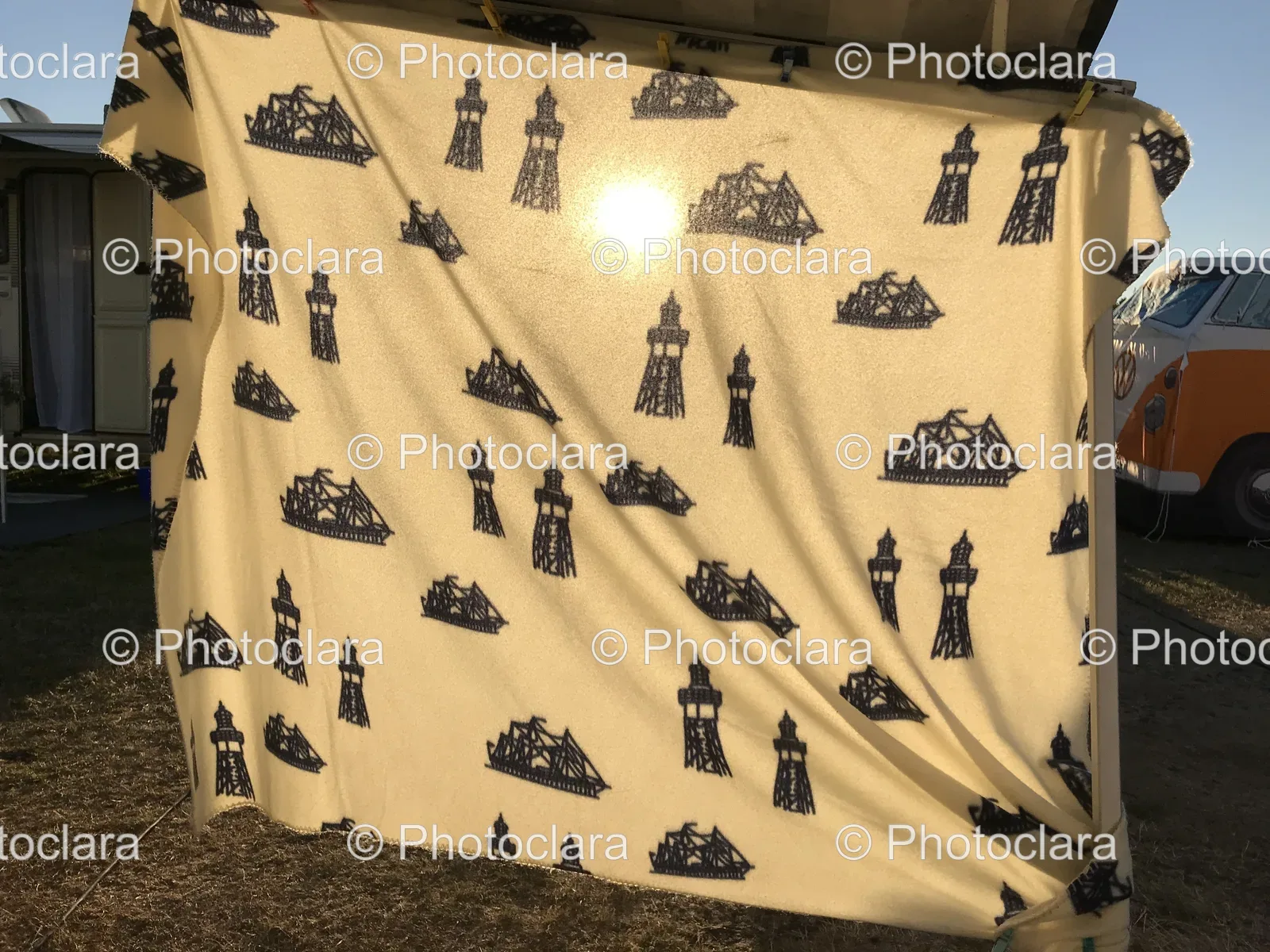 relaxing-car-camping-under-a-starry-sky.jpg