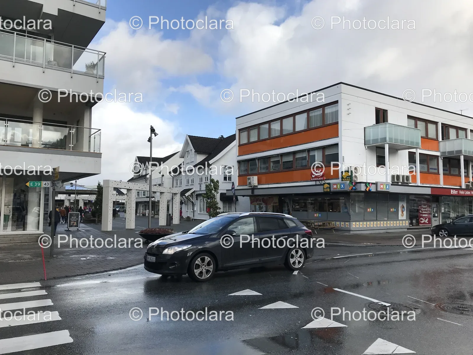 Car-Driving-on-a-Busy-Street.jpg