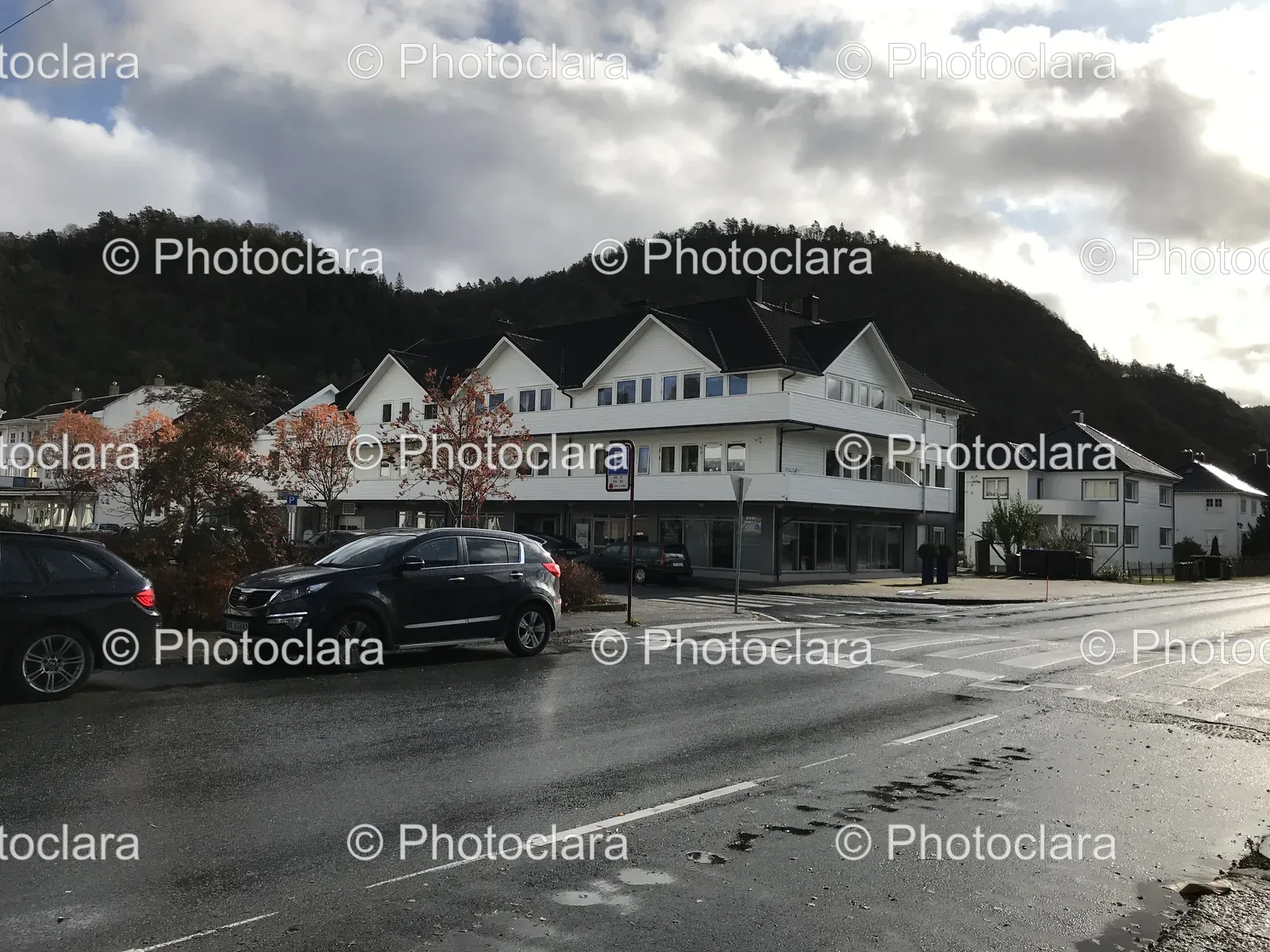 Car-Parked-on-the-Side-of-a-Road.jpg
