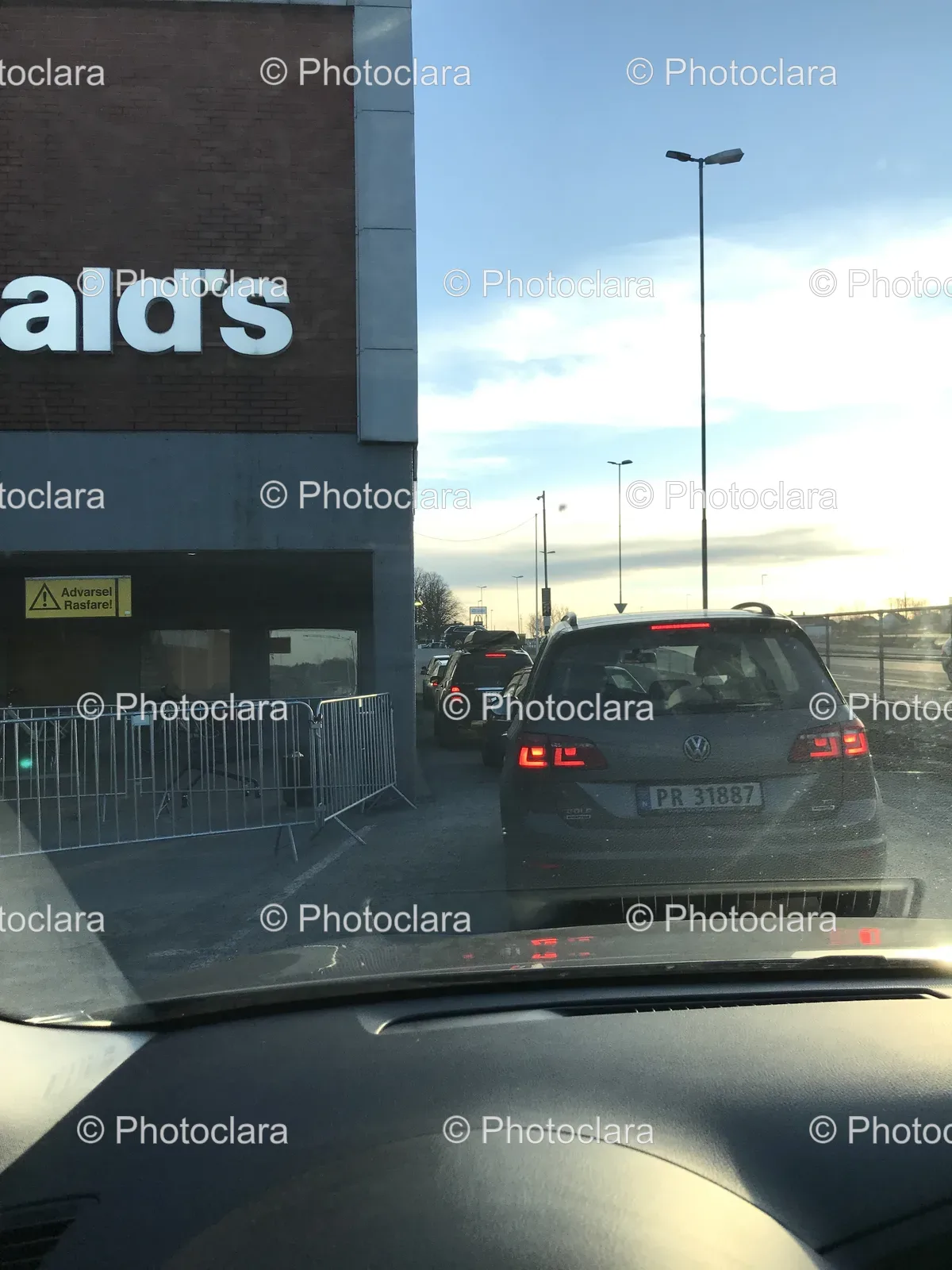 Parked-Cars-outside-Building.jpg
