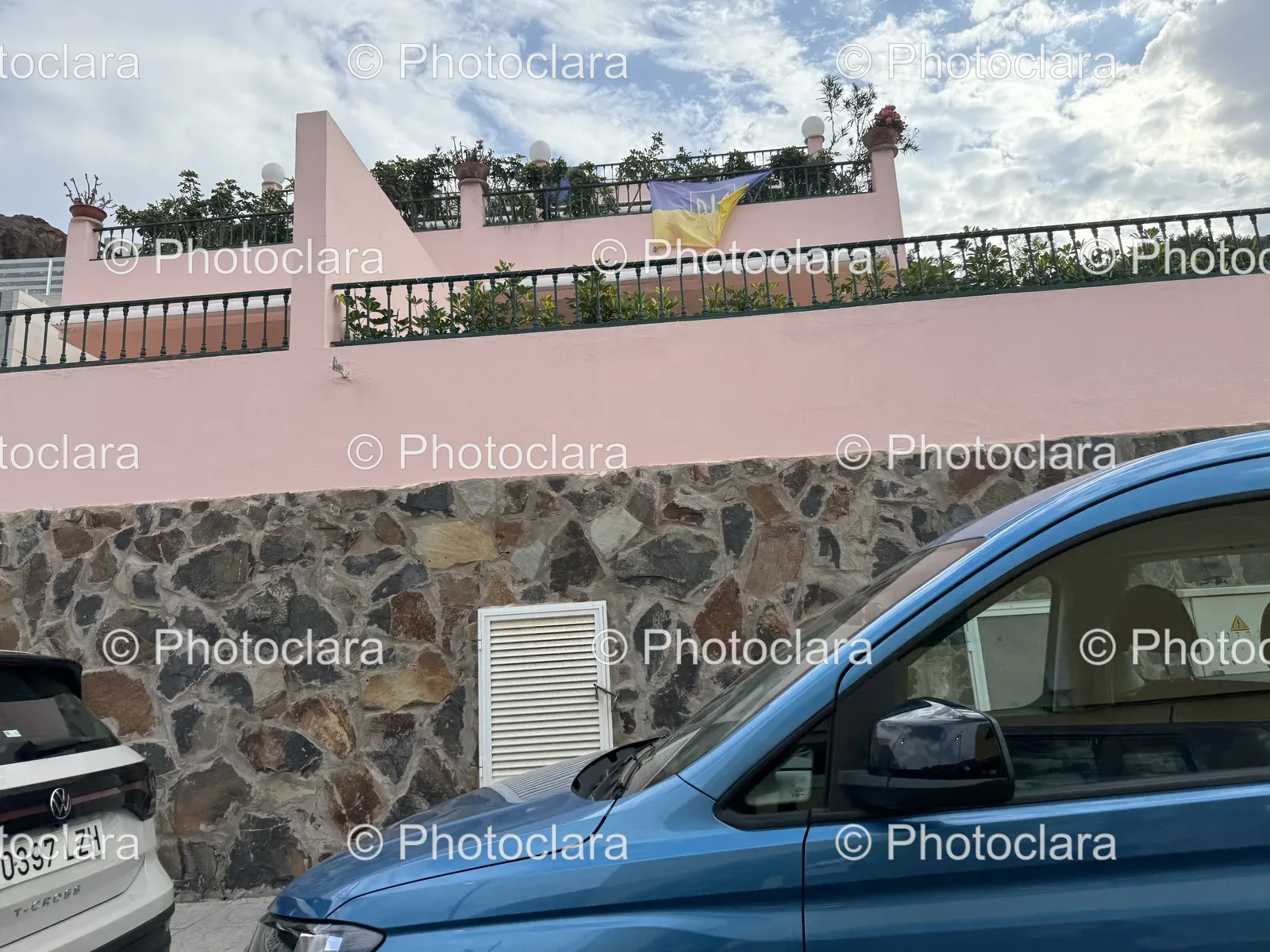 Blue-Car-Parked-in-Front-of-a-Pink-Building.jpg