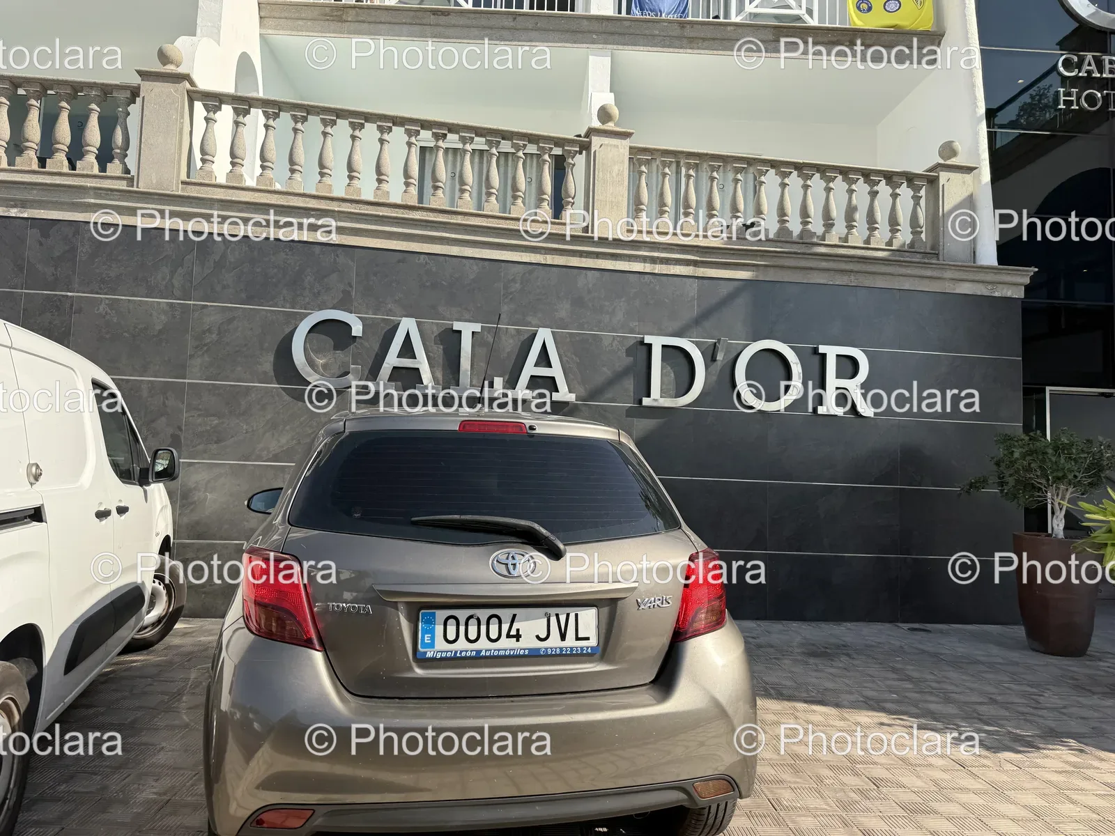 Parked-Car-Displaying-Advertisement.jpg