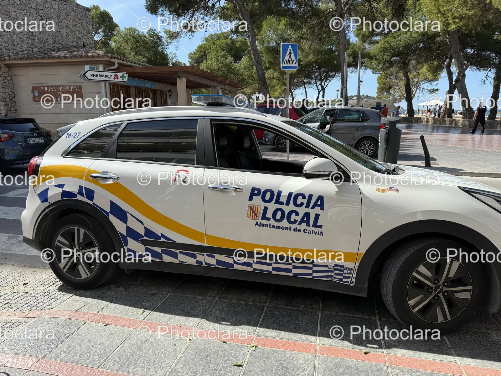 Police-Car-Urban-Street-Blue-Yellow-Stripes.jpg
